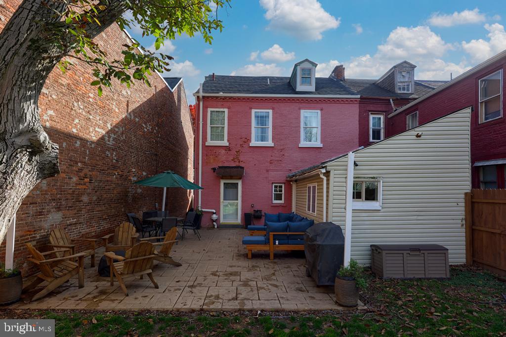 CHESTNUT HILL - Residential