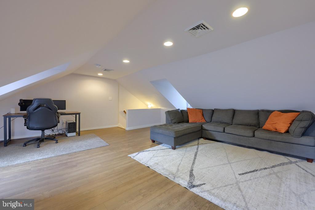 CHESTNUT HILL - Residential