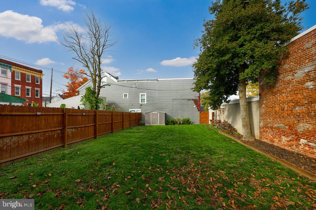 CHESTNUT HILL - Residential