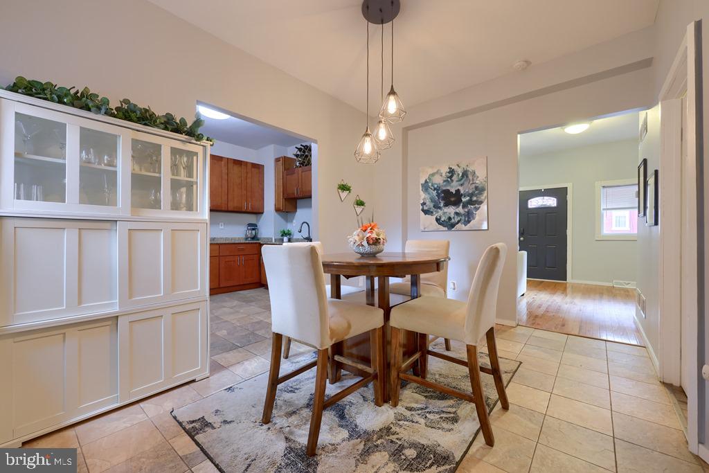 CHESTNUT HILL - Residential