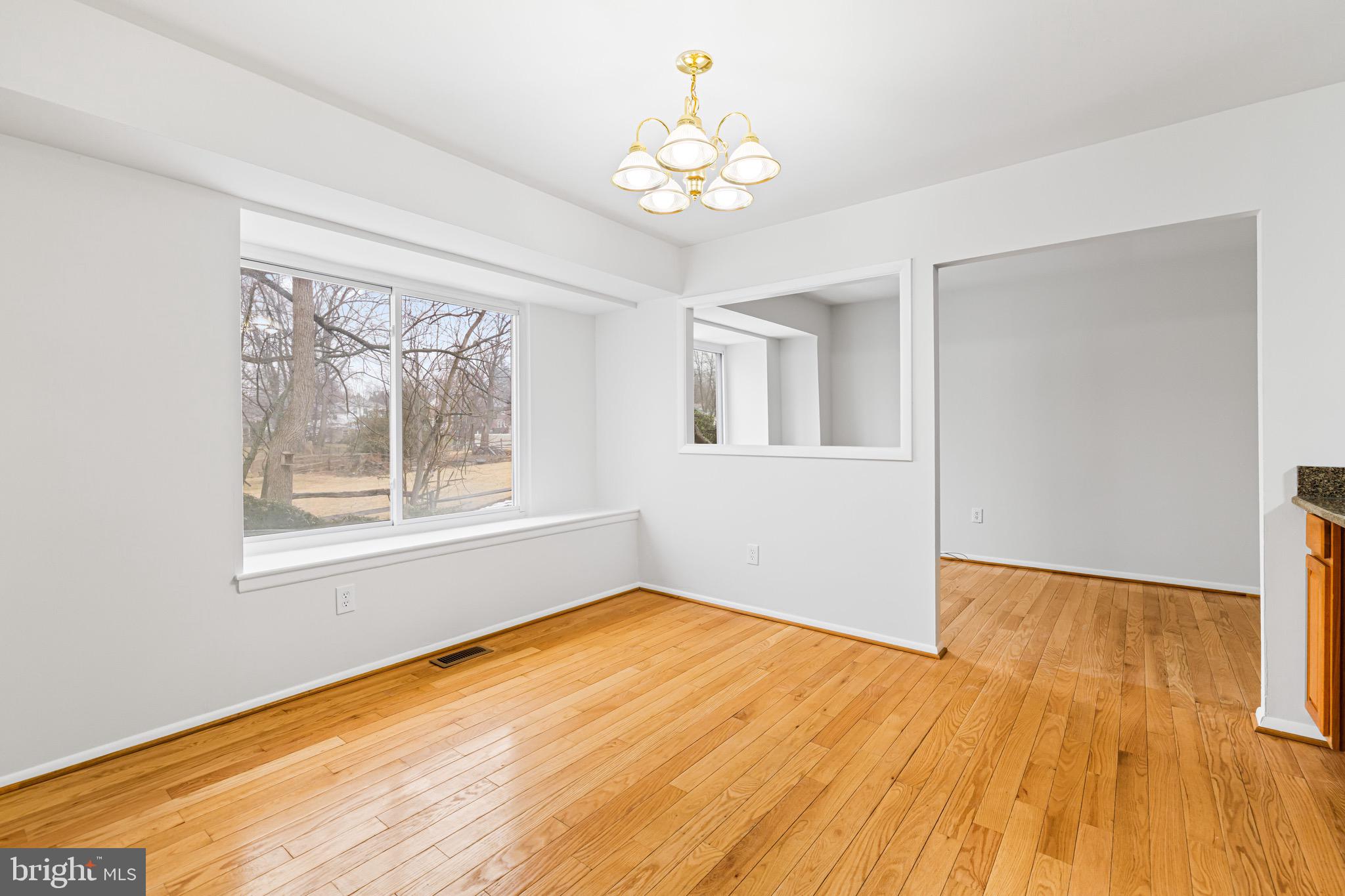 INTERNATIONAL VIL - Residential