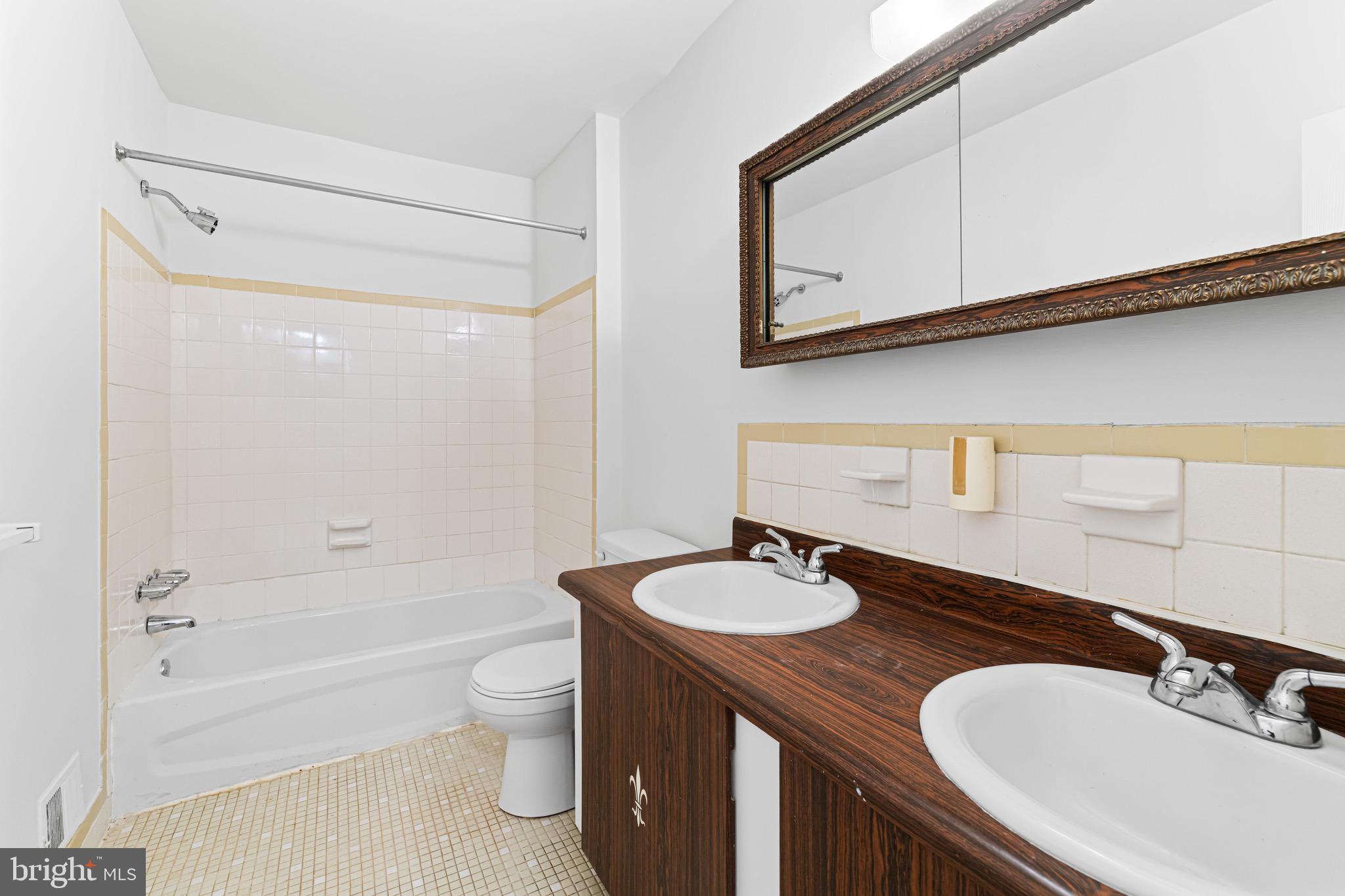 INTERNATIONAL VIL - Residential