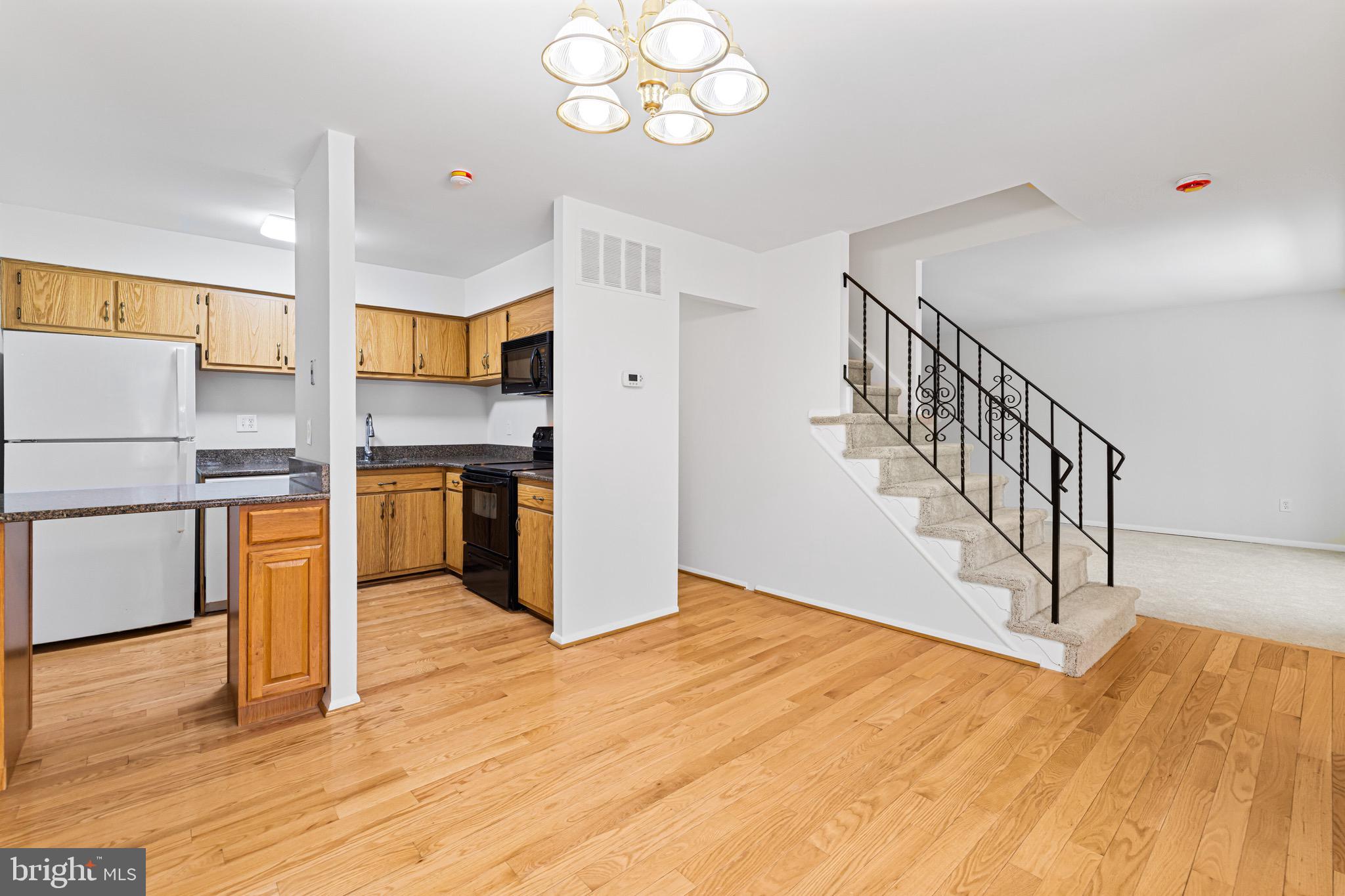 INTERNATIONAL VIL - Residential