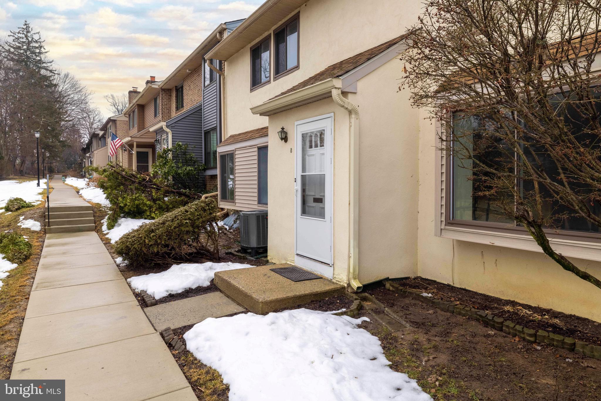 INTERNATIONAL VIL - Residential