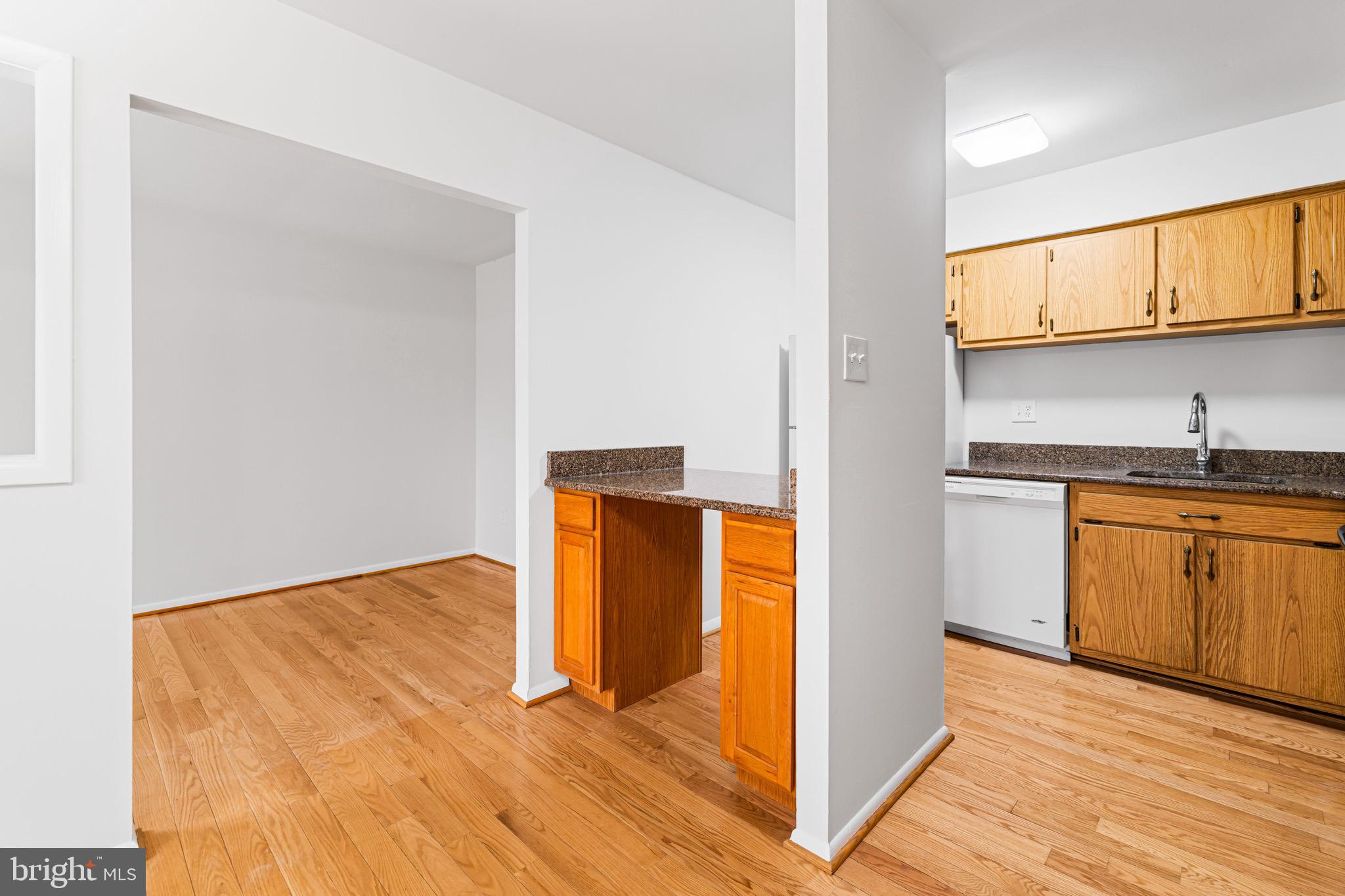 INTERNATIONAL VIL - Residential