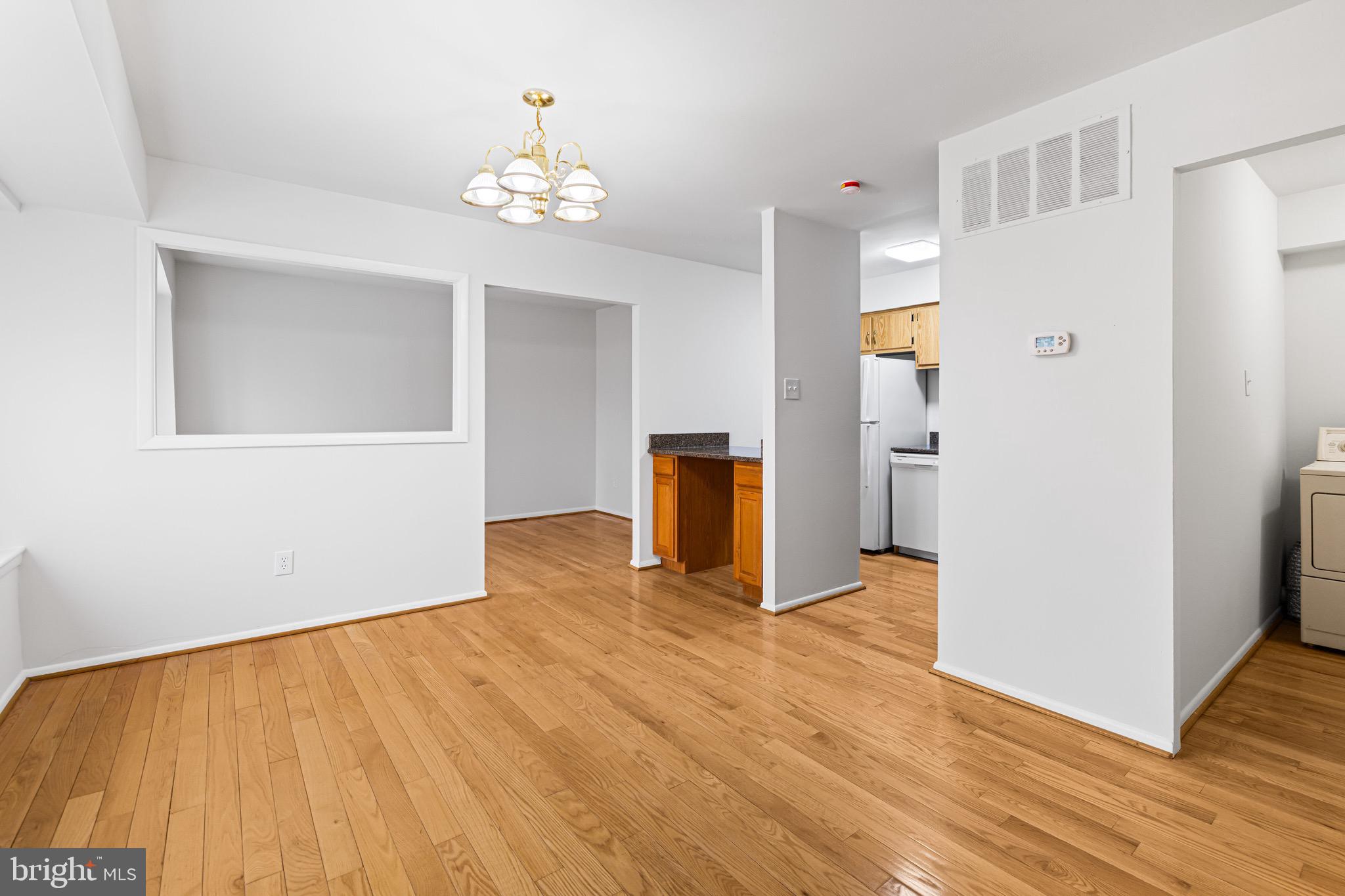 INTERNATIONAL VIL - Residential