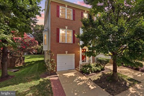 Photo of 11432 Tiger Lily Lane, FAIRFAX, VA 22030 (MLS # VAFX2331092)