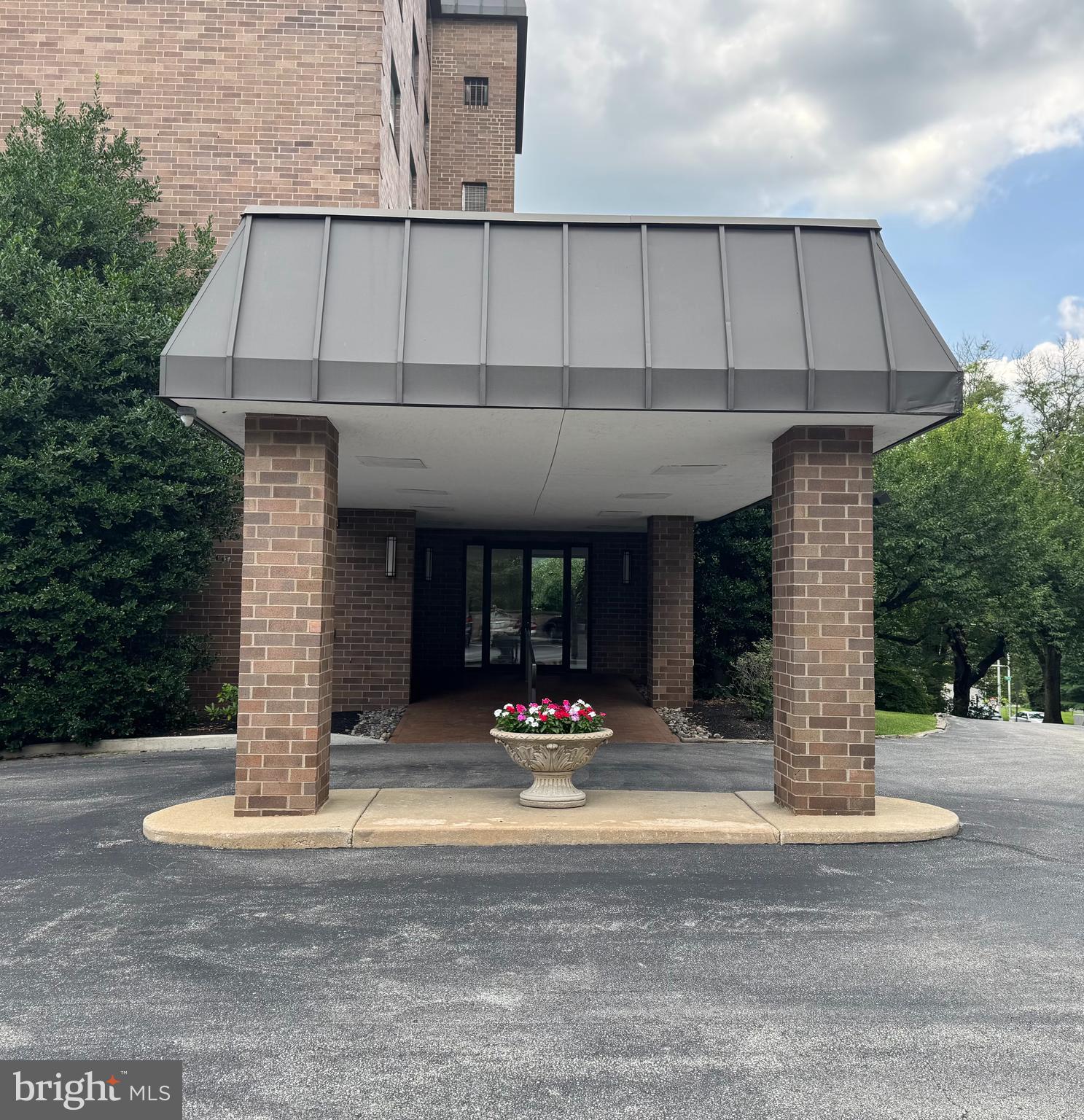 930 W MONTGOMERY AVENUE 205