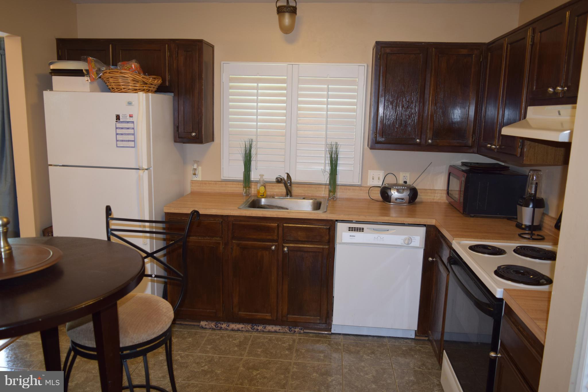 ENFIELD CHASE PLAT TWO - Residential Lease