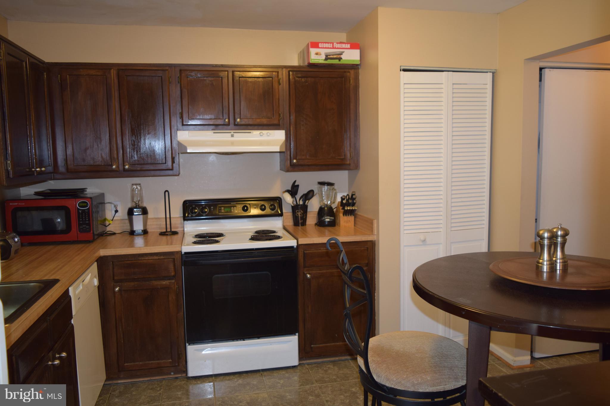 ENFIELD CHASE PLAT TWO - Residential Lease