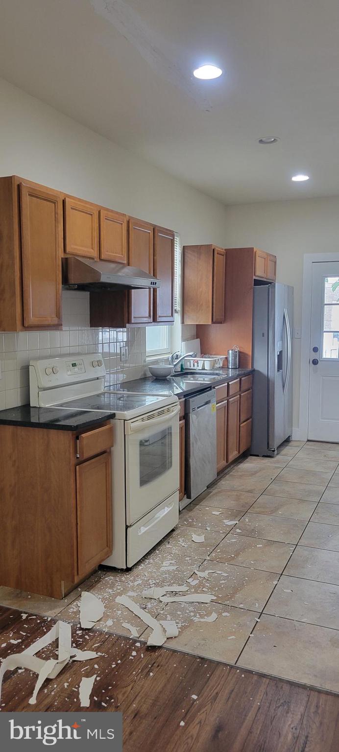 POWELTON VILLAGE - Residential Lease