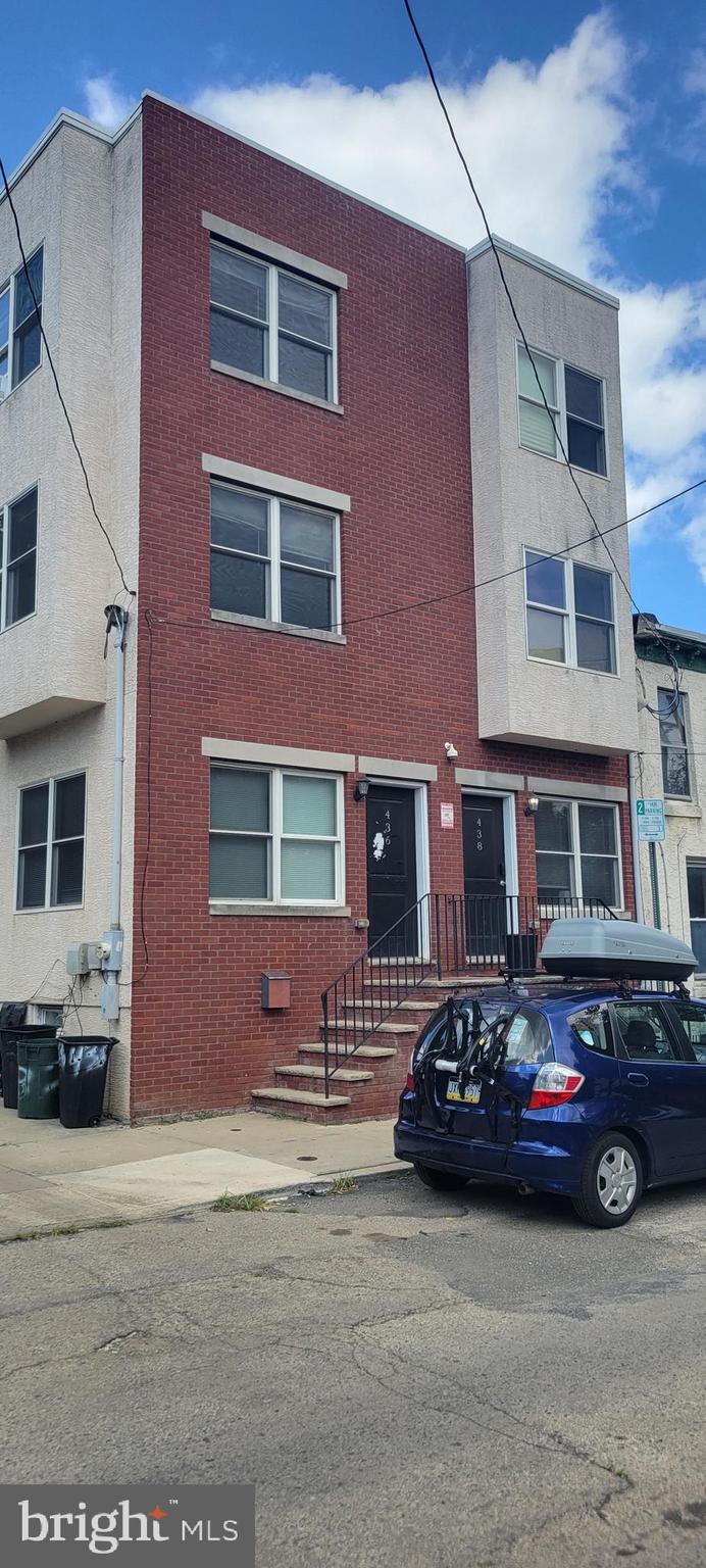 Beautiful Powelton Village end of row twin.  Has a fresh coat of paint through out.  Students welcome. On lock box and easy to show. First month, last month and 1 month security deposit due at lease signing.