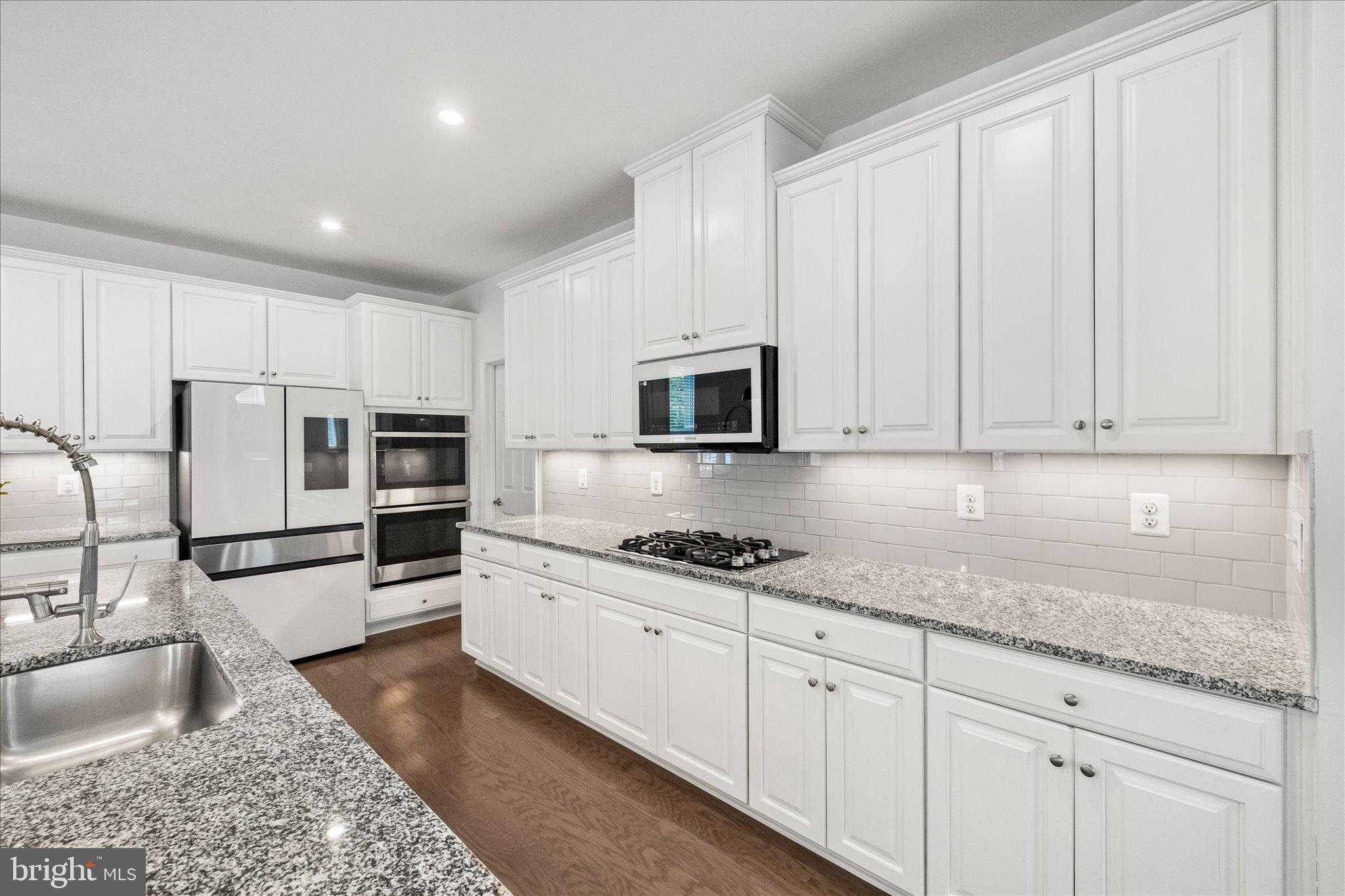 MAY'S QUARTER - Residential