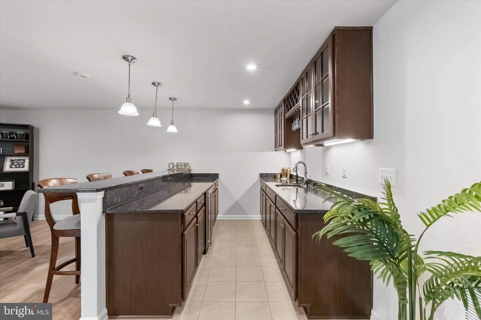 MAY'S QUARTER - Residential