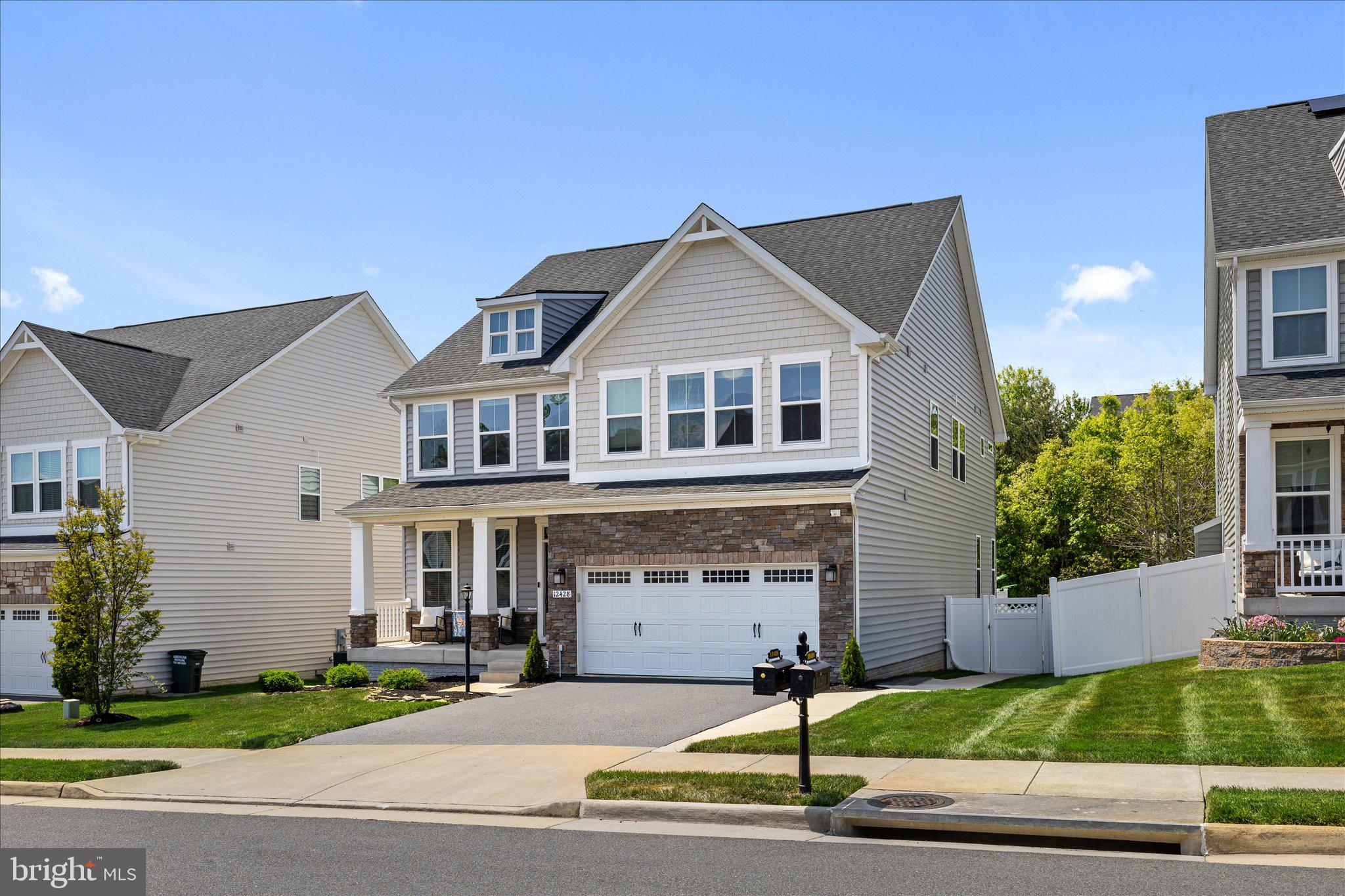 MAY'S QUARTER - Residential