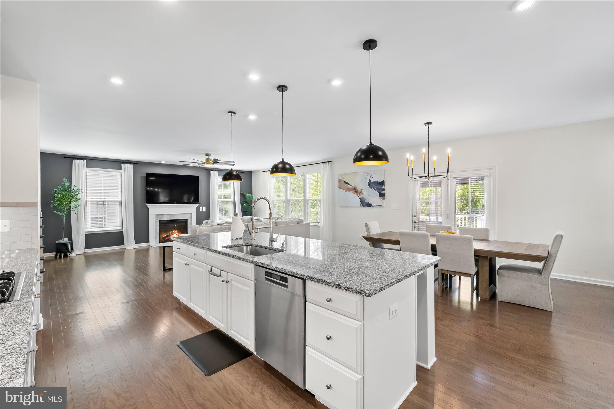 MAY'S QUARTER - Residential