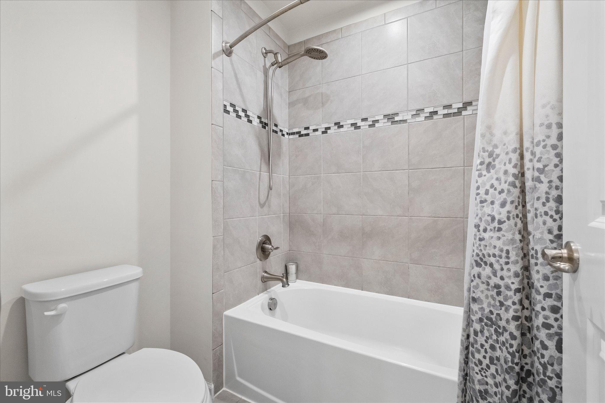 MAY'S QUARTER - Residential