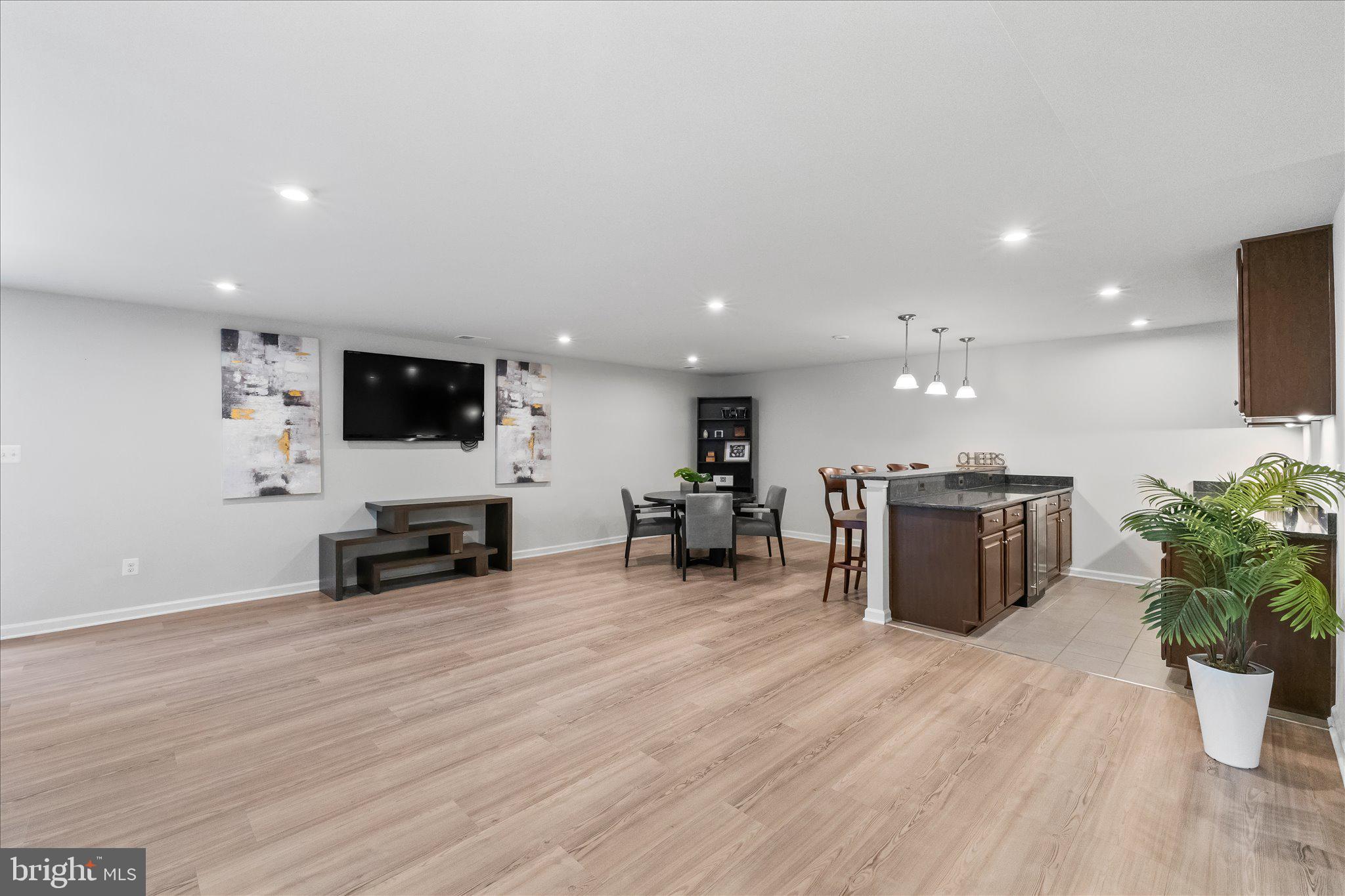 MAY'S QUARTER - Residential