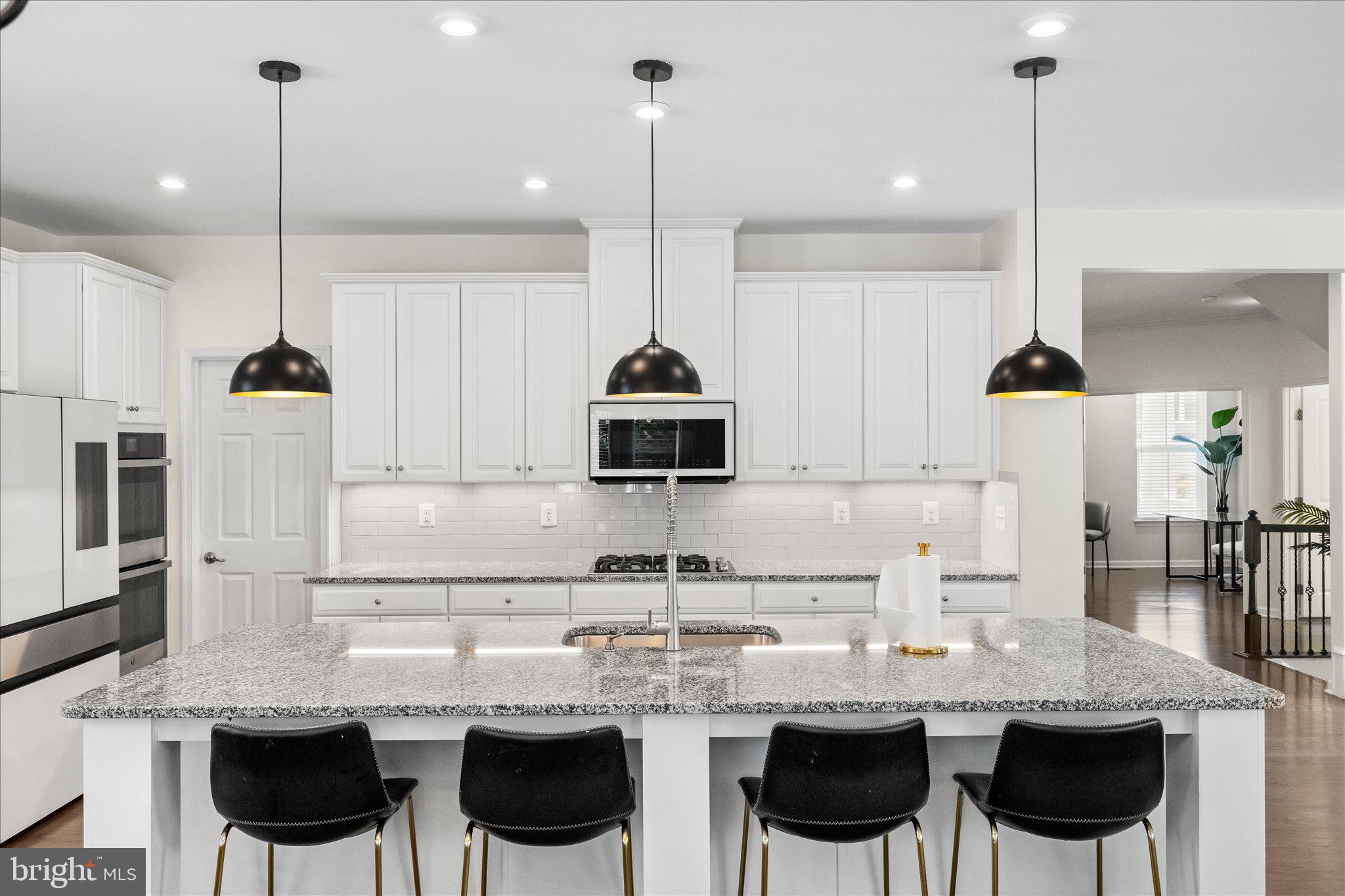 MAY'S QUARTER - Residential