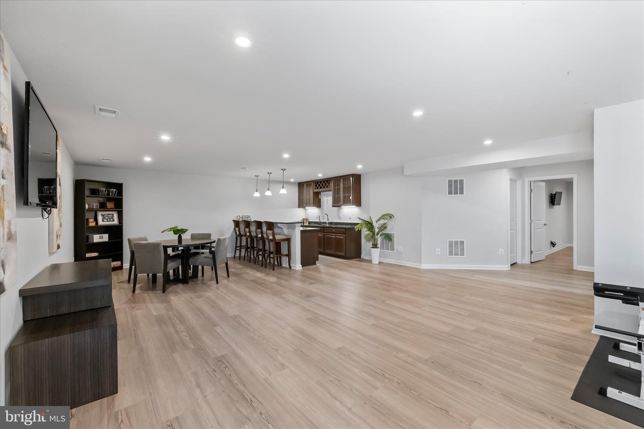 MAY'S QUARTER - Residential