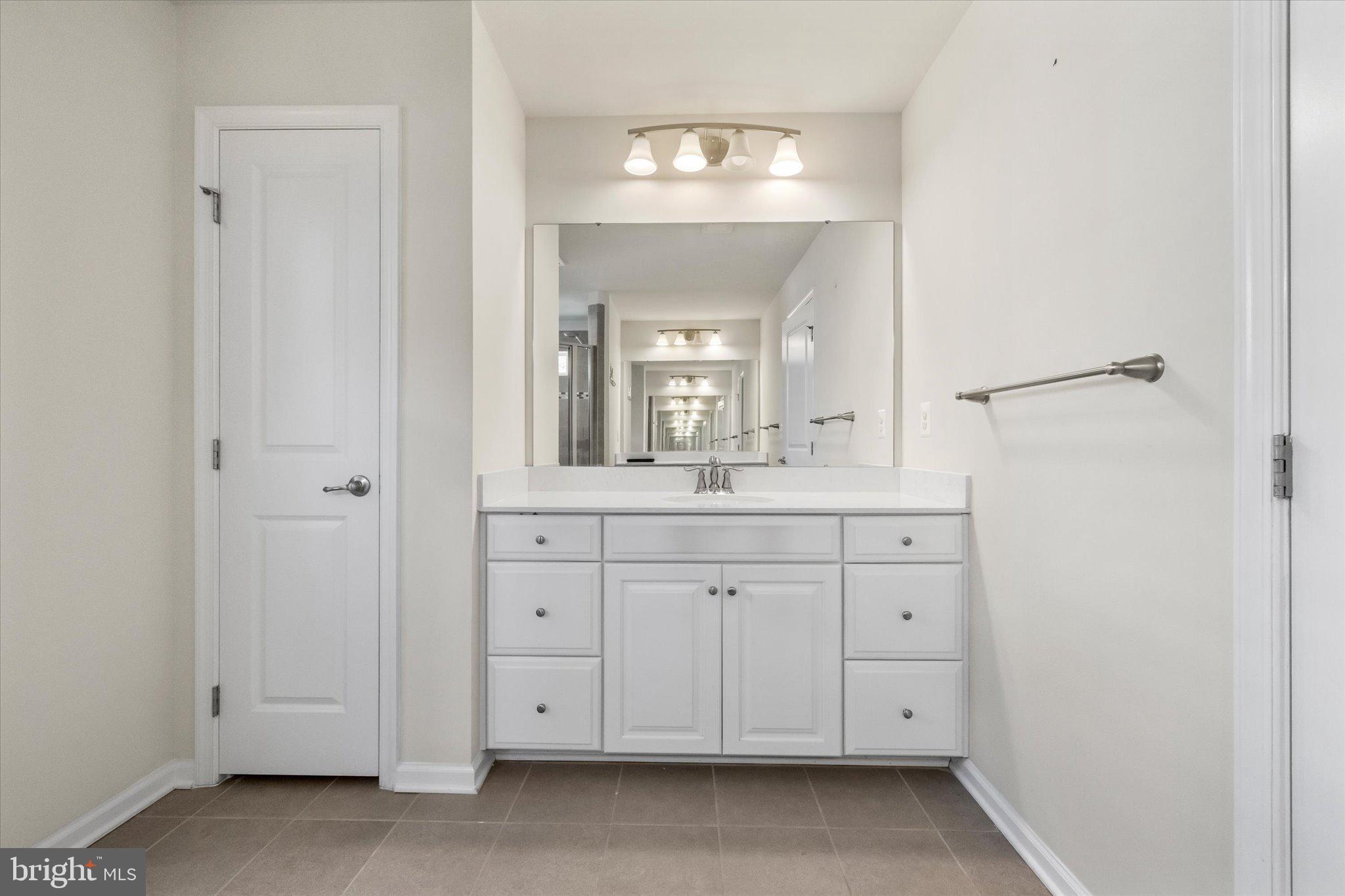 MAY'S QUARTER - Residential