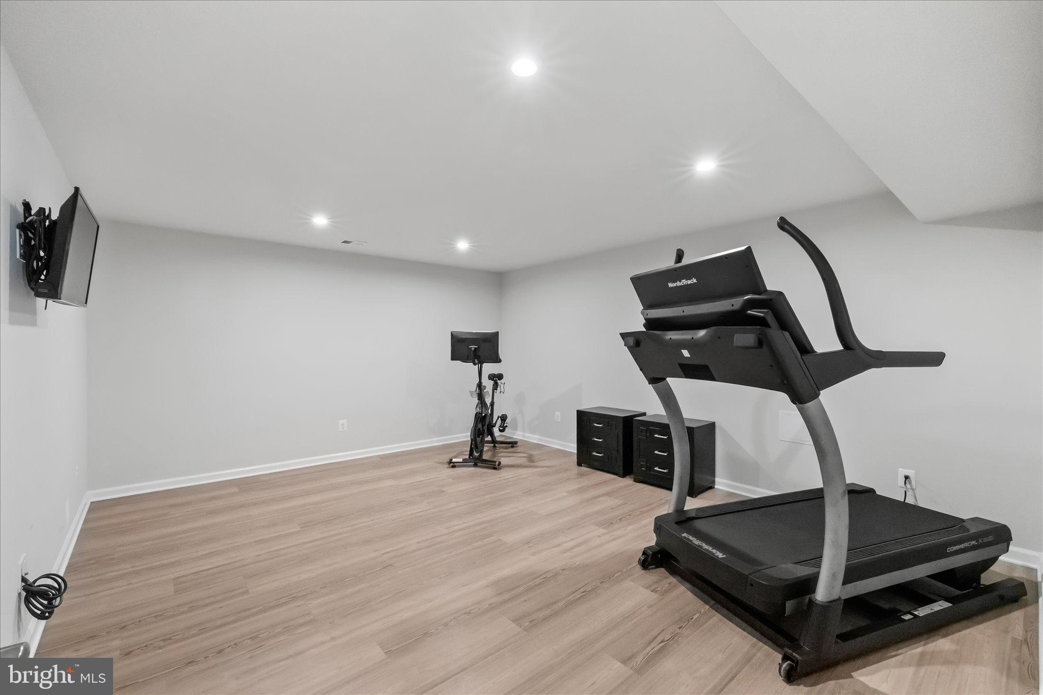 MAY'S QUARTER - Residential