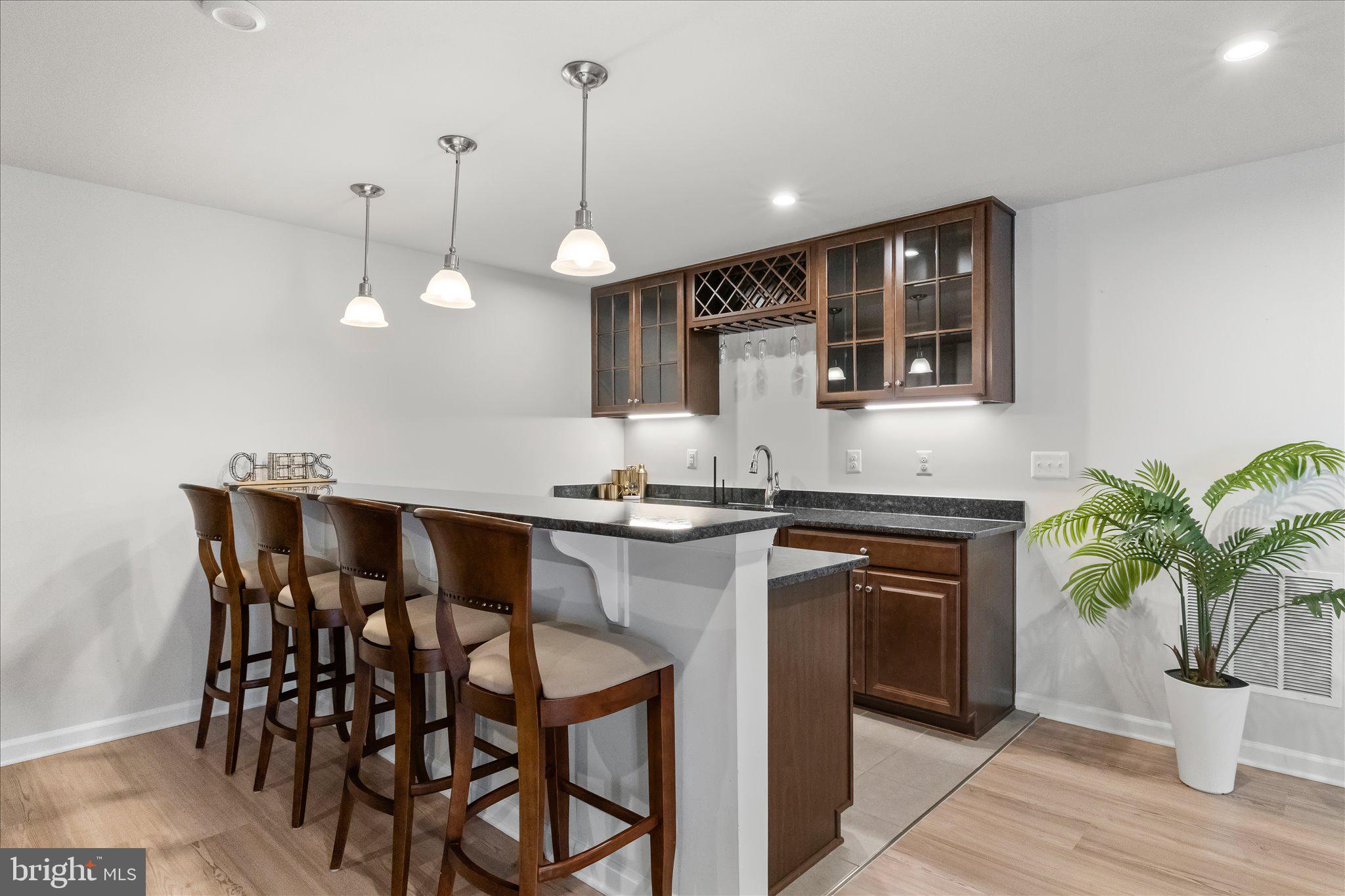 MAY'S QUARTER - Residential