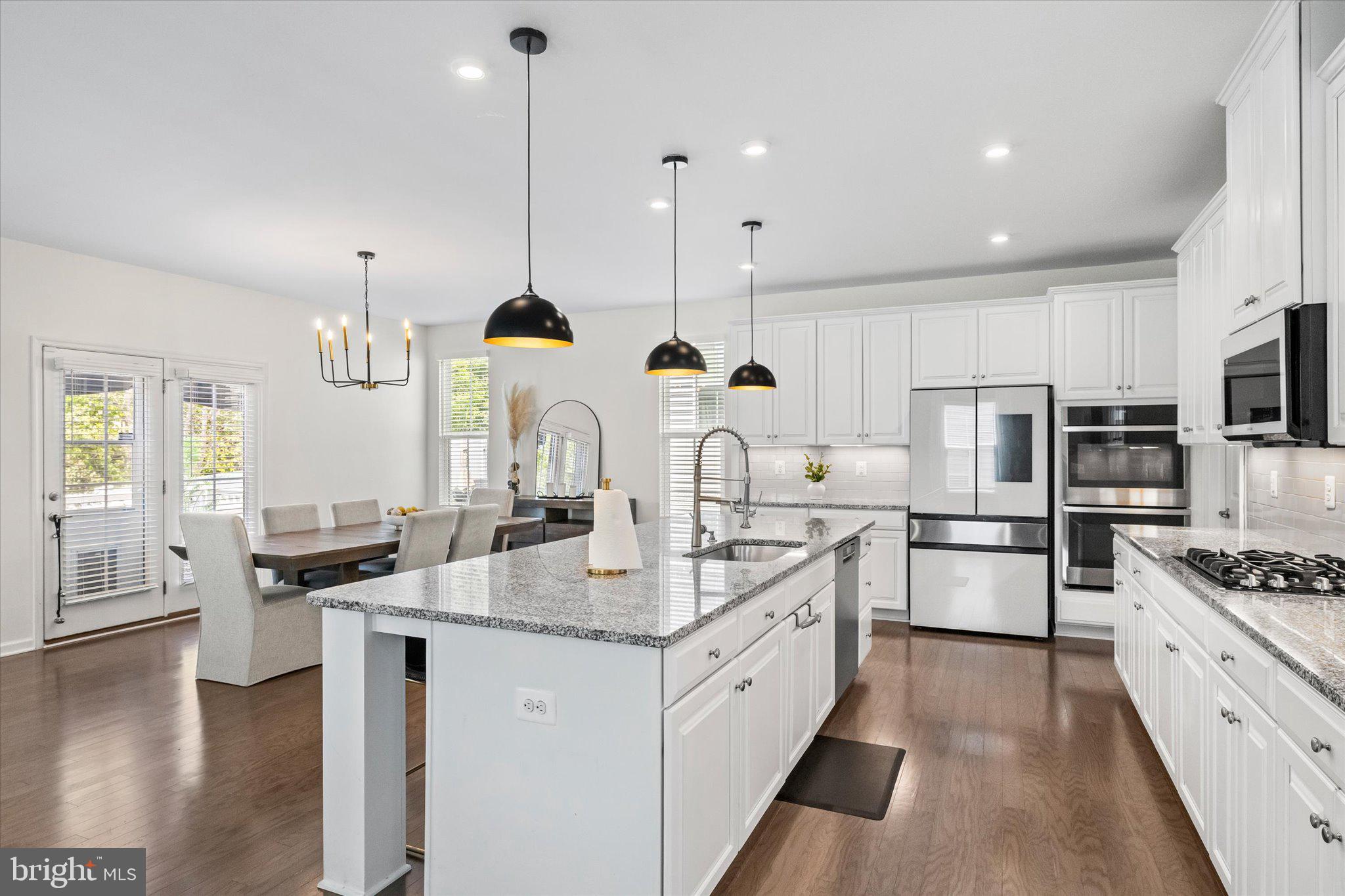 MAY'S QUARTER - Residential