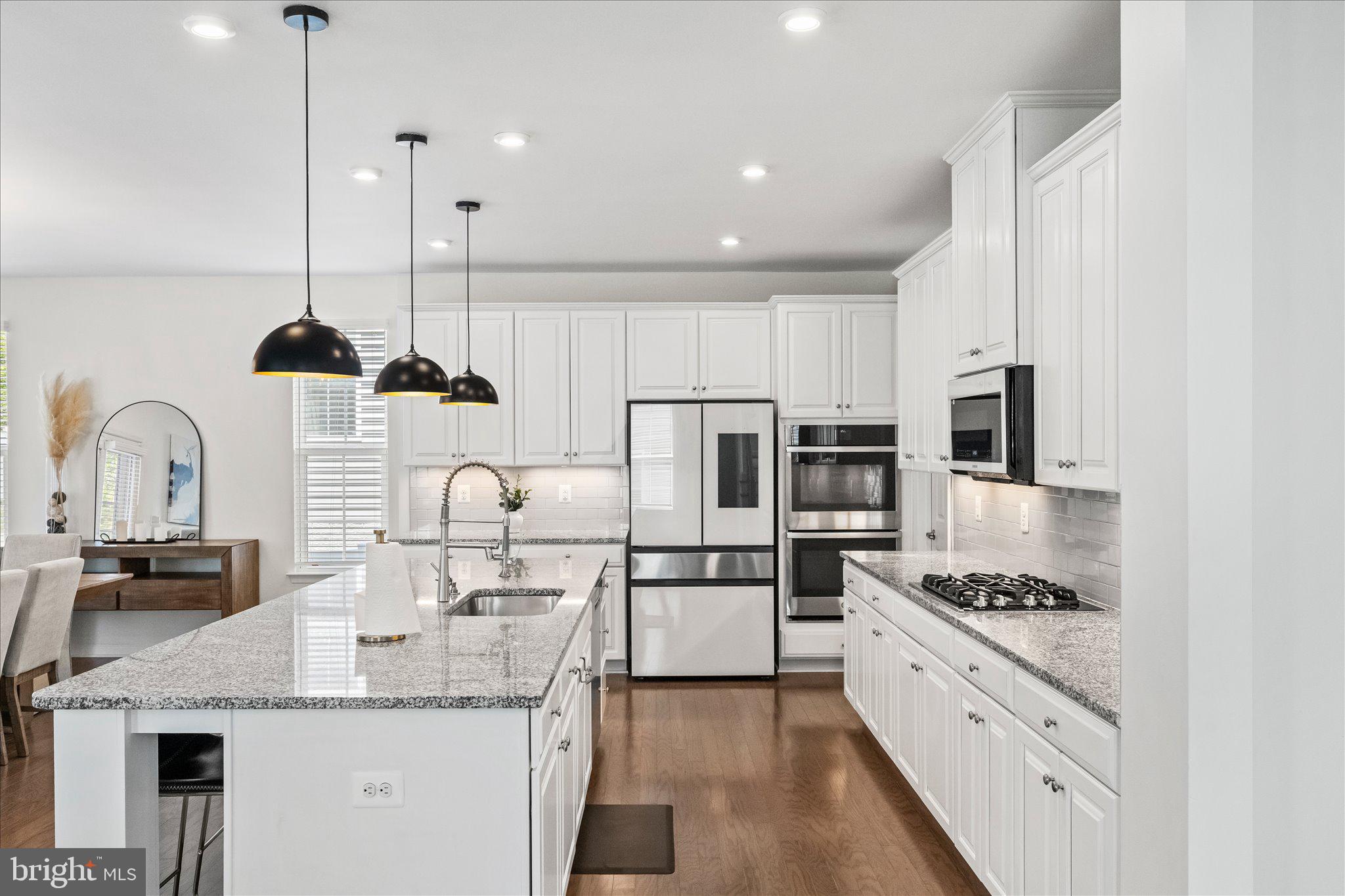 MAY'S QUARTER - Residential