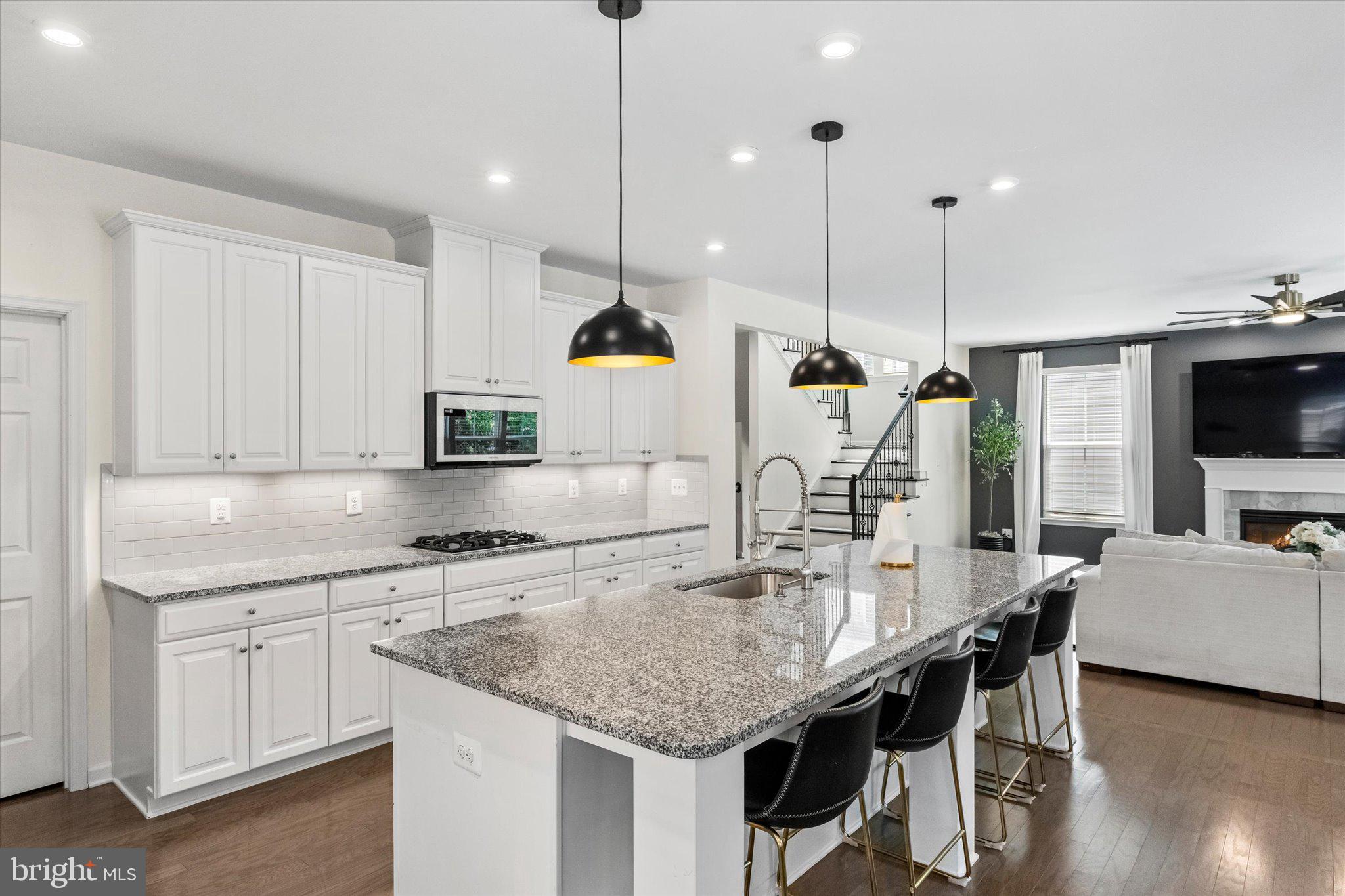 MAY'S QUARTER - Residential