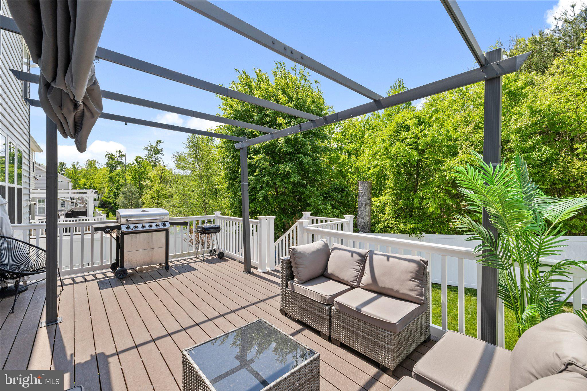 MAY'S QUARTER - Residential