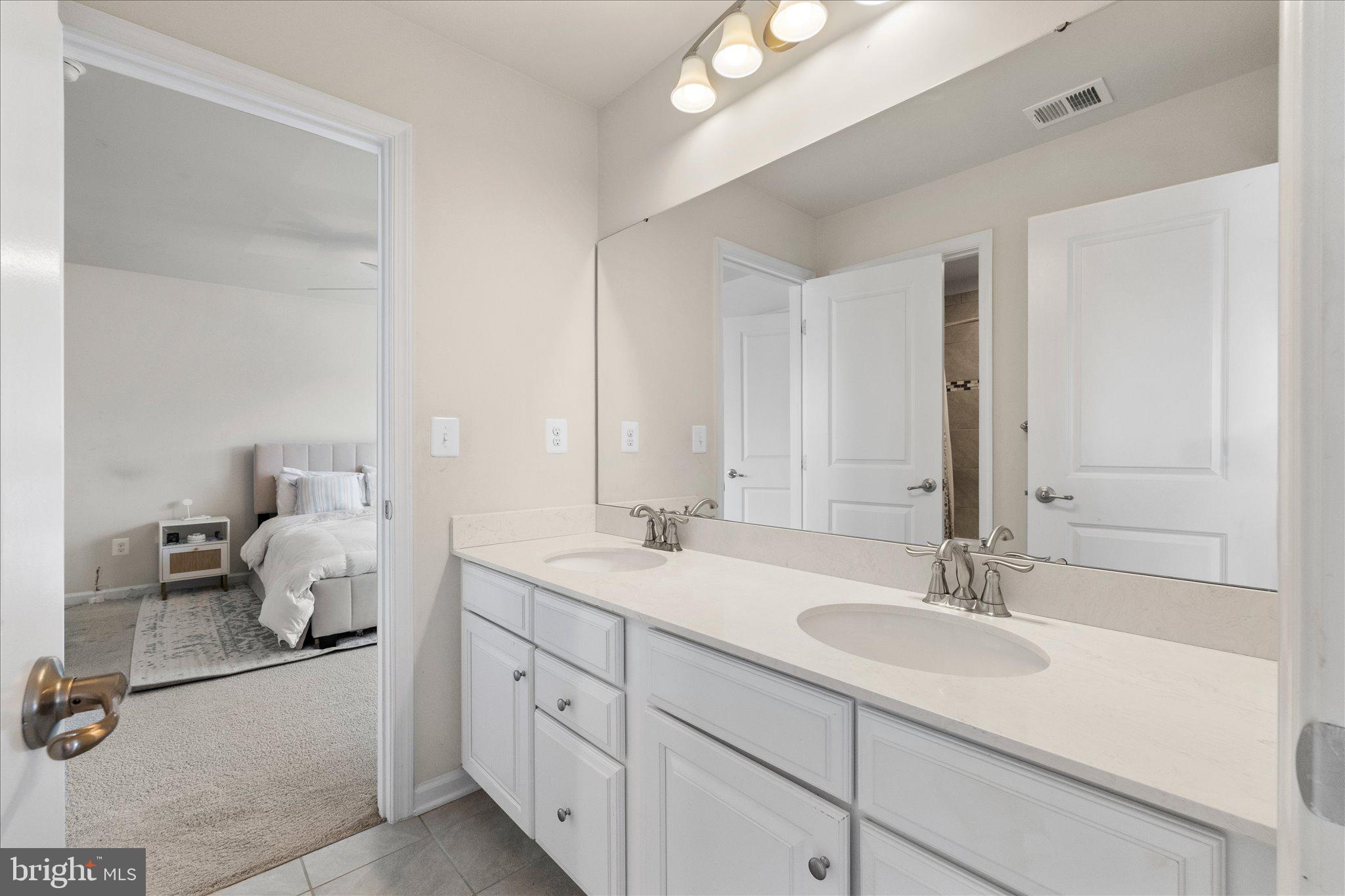 MAY'S QUARTER - Residential