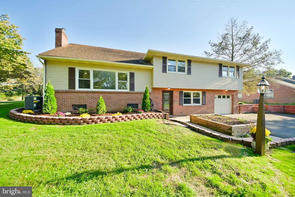 Photo of 2300 Mayfair Drive, LANCASTER, PA 17603 (MLS # PALA2057448)