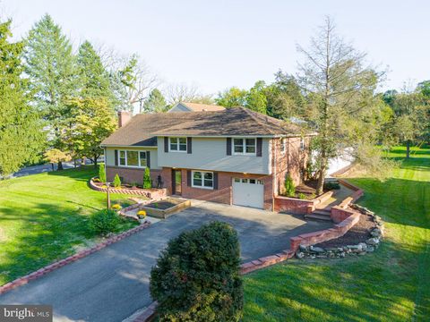 Photo of 2300 Mayfair Drive, LANCASTER, PA 17603 (MLS # PALA2057448)