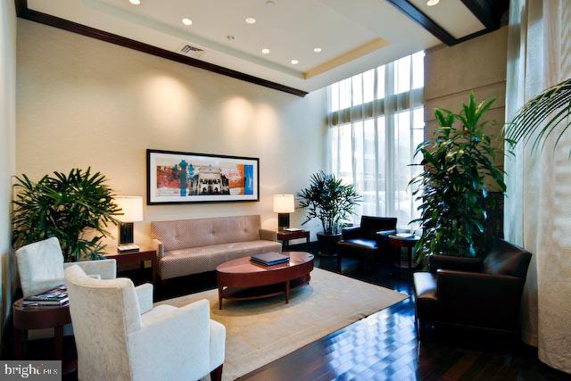 AVENUE OF THE ARTS - Residential