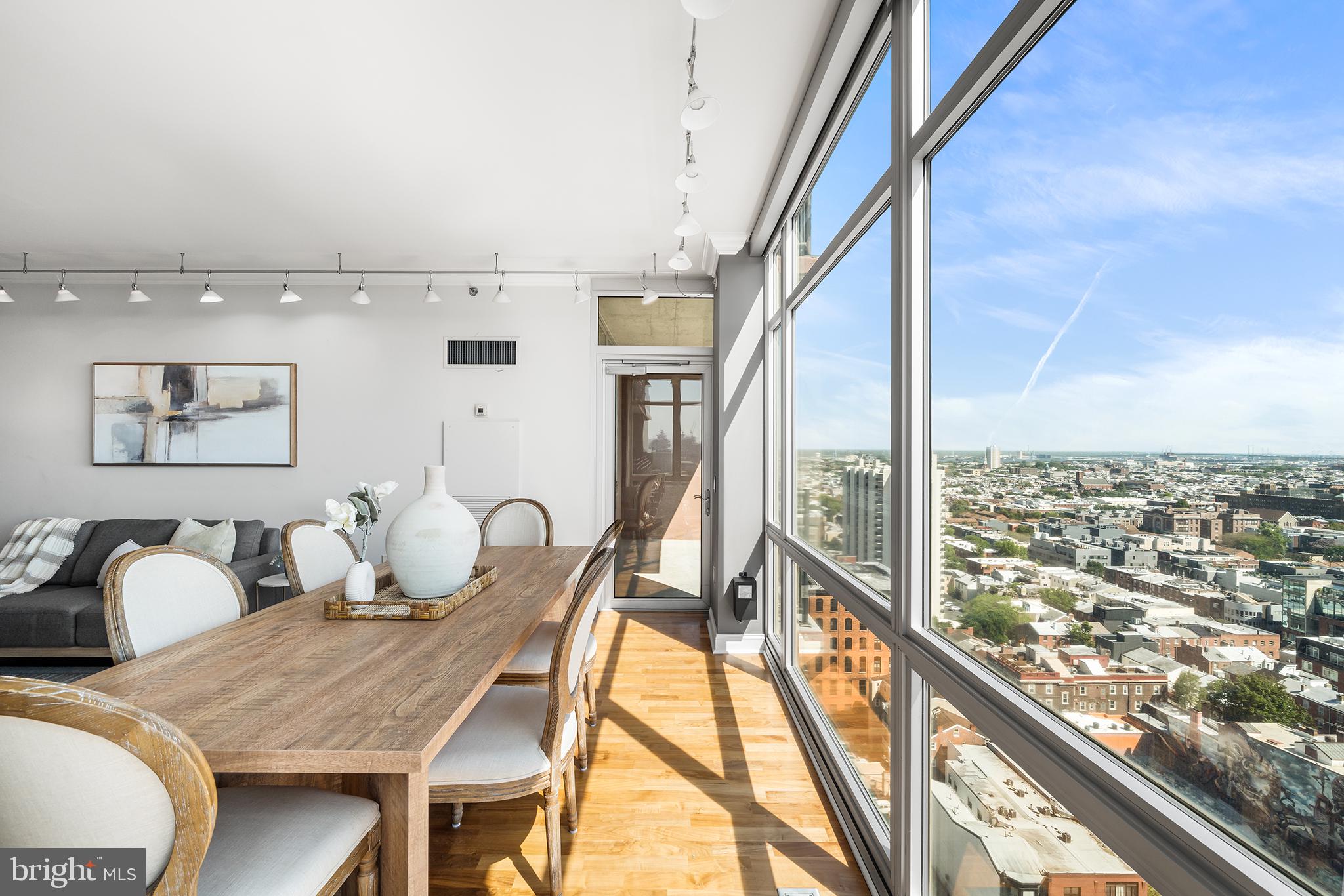 AVENUE OF THE ARTS - Residential