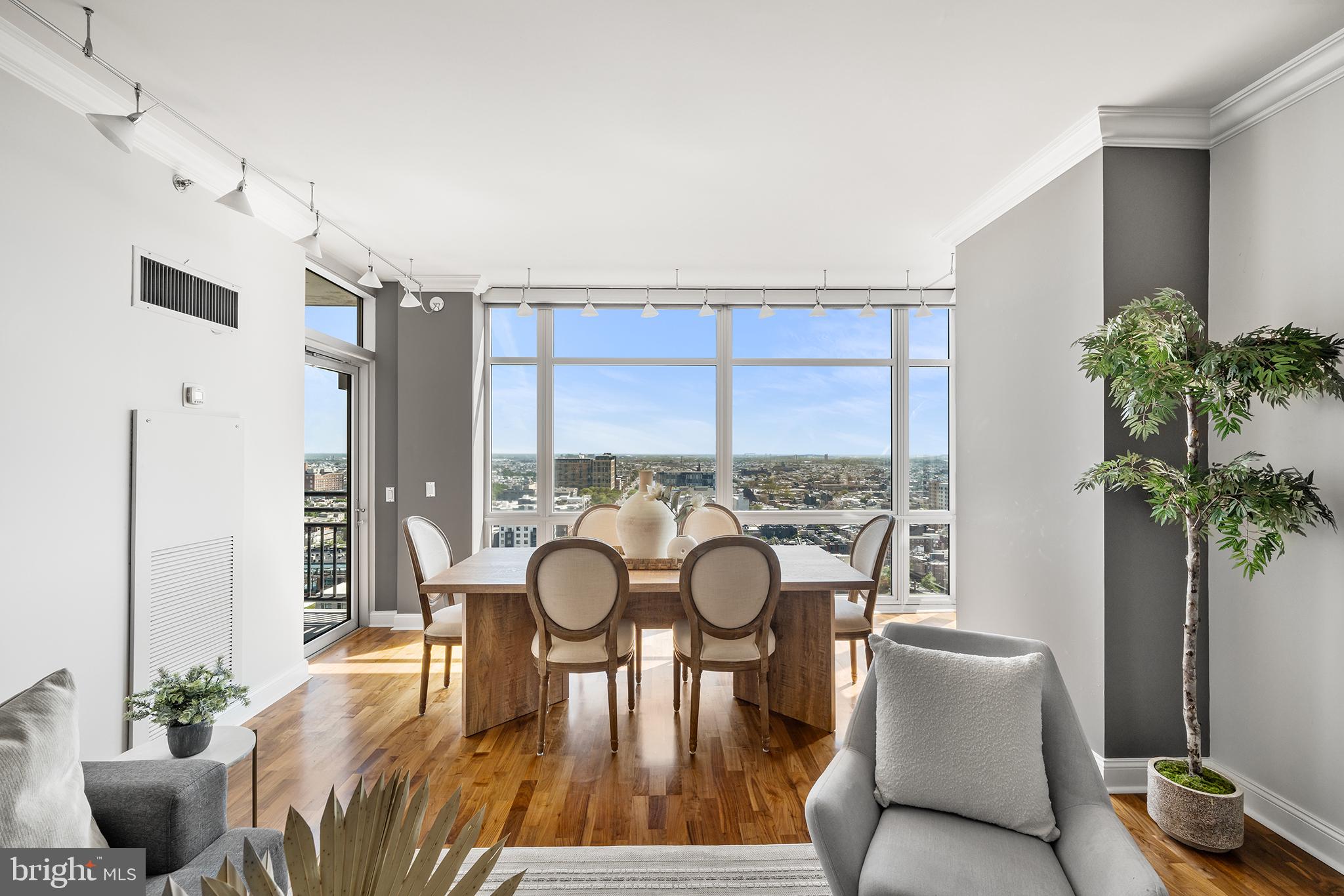 AVENUE OF THE ARTS - Residential