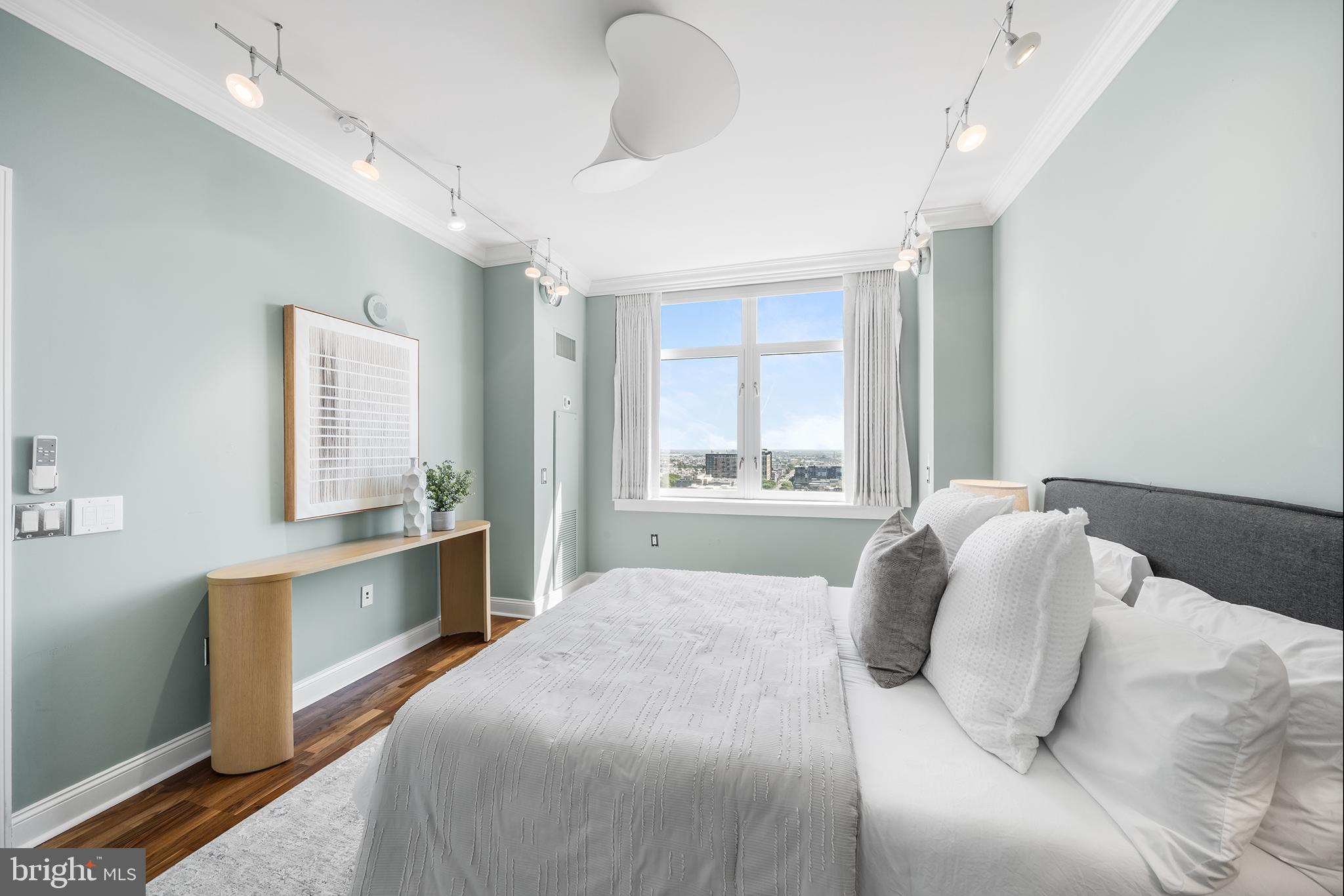 AVENUE OF THE ARTS - Residential