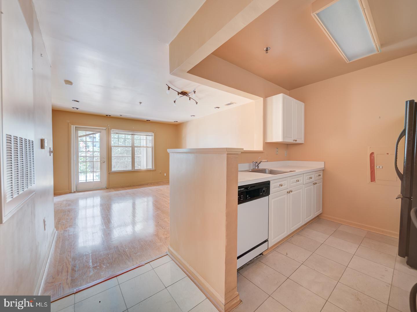 5565 SEMINARY ROAD 214