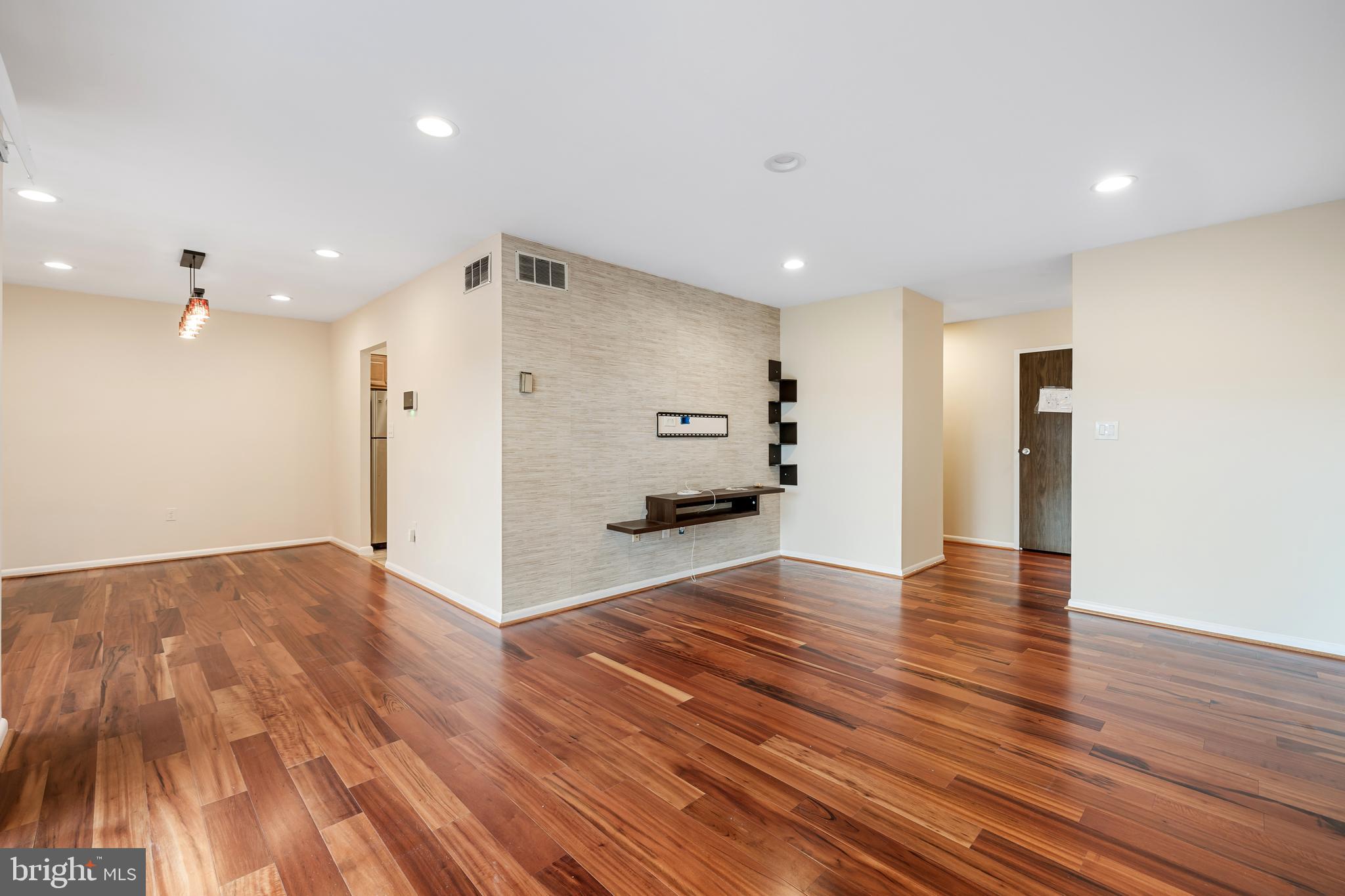 HUNTING RIDGE CONDOMINIUM - Residential