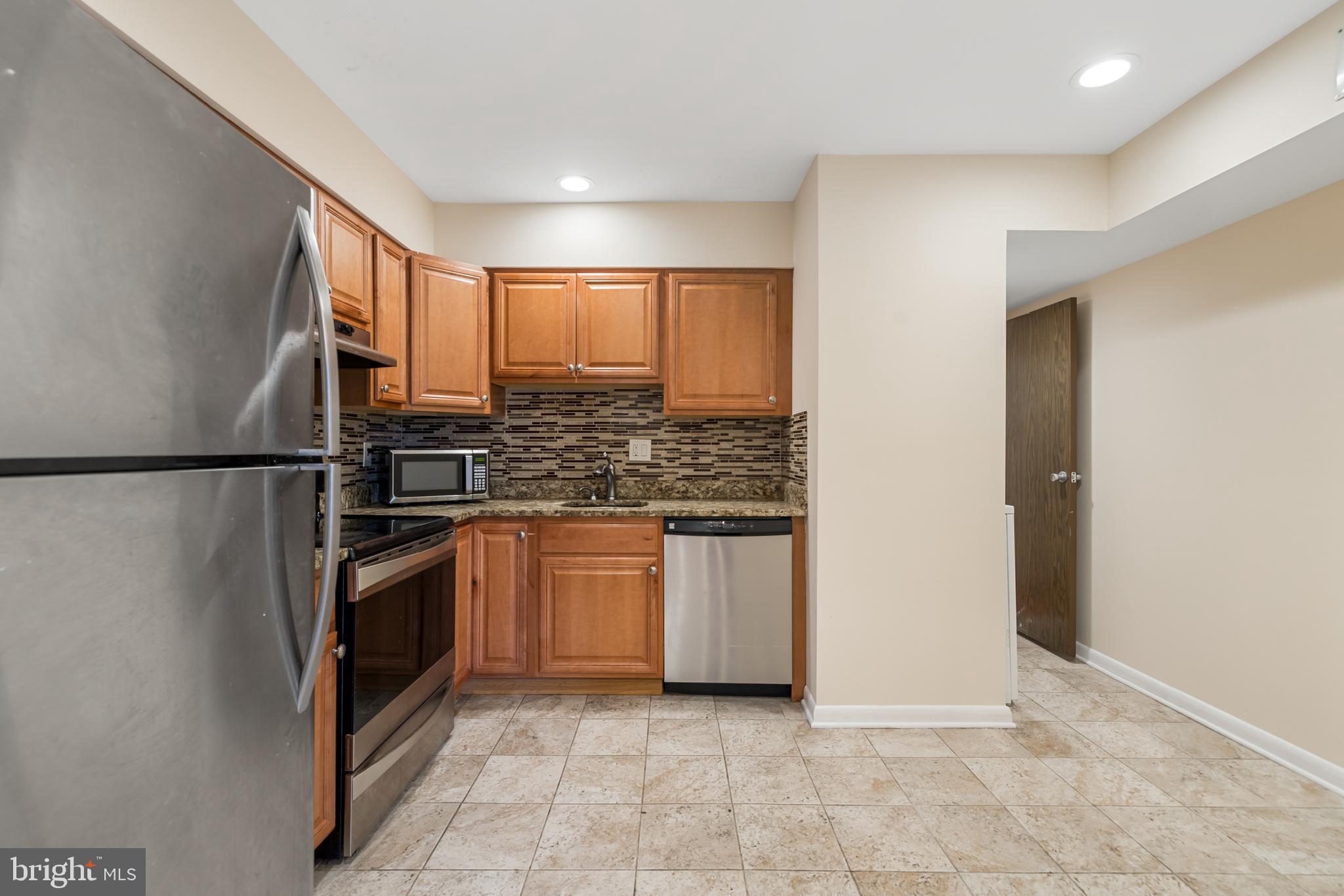 HUNTING RIDGE CONDOMINIUM - Residential