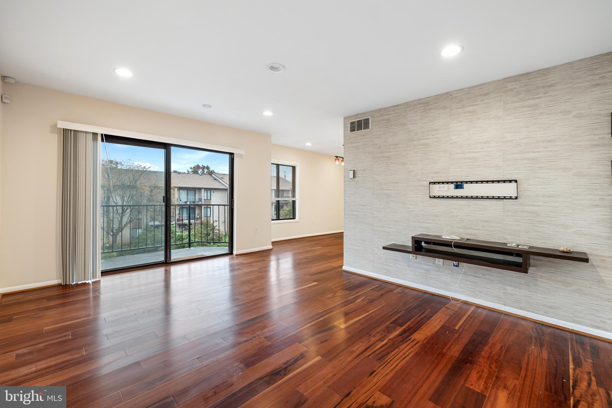 HUNTING RIDGE CONDOMINIUM - Residential