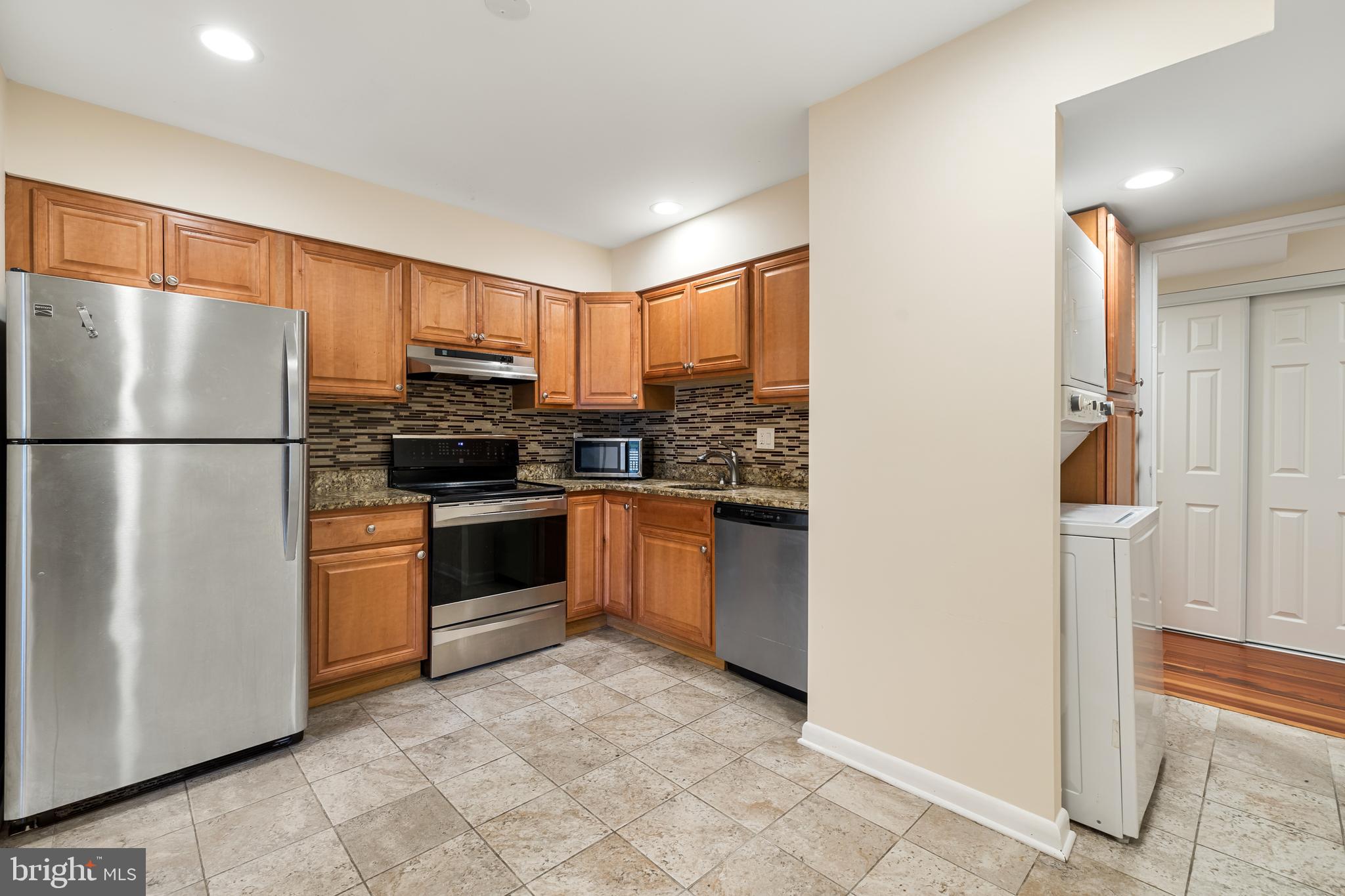 HUNTING RIDGE CONDOMINIUM - Residential