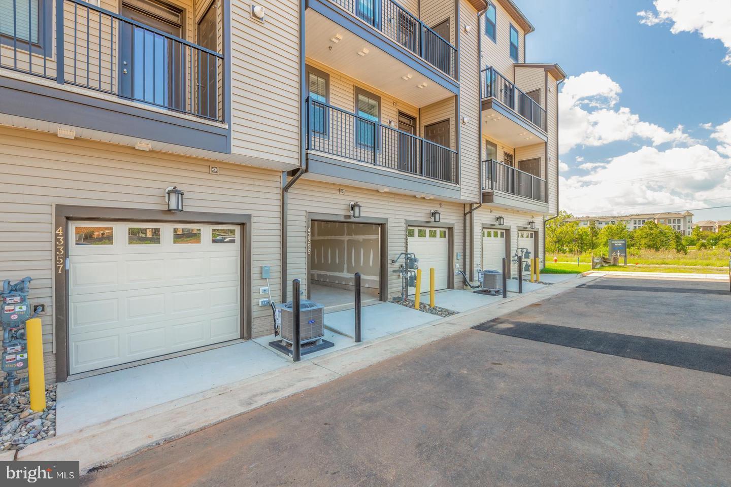 METRO WALK AT MOOREFIELD STATION - Residential Lease