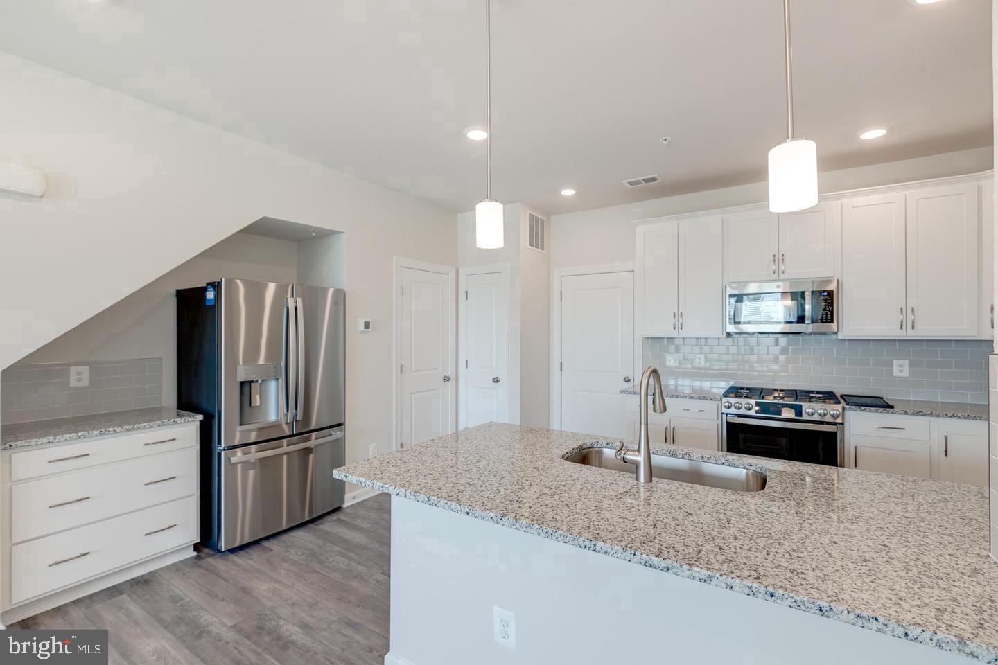 METRO WALK AT MOOREFIELD STATION - Residential Lease