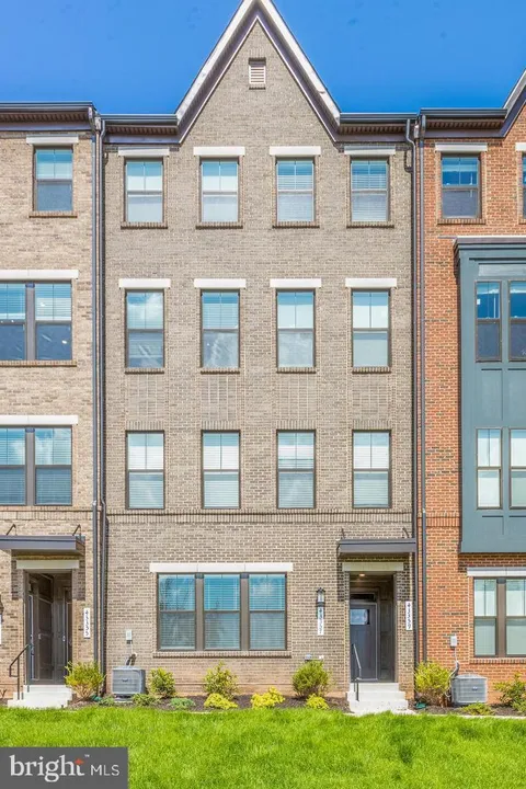 43357 Radford Divide Terrace, Ashburn, VA MLS: VALO2113222