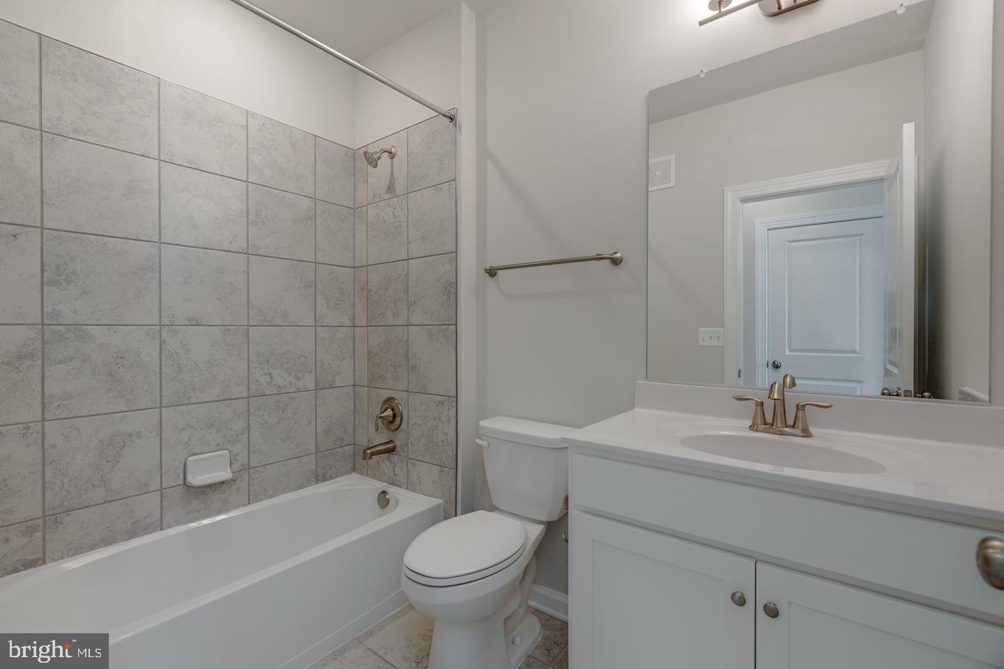 METRO WALK AT MOOREFIELD STATION - Residential Lease