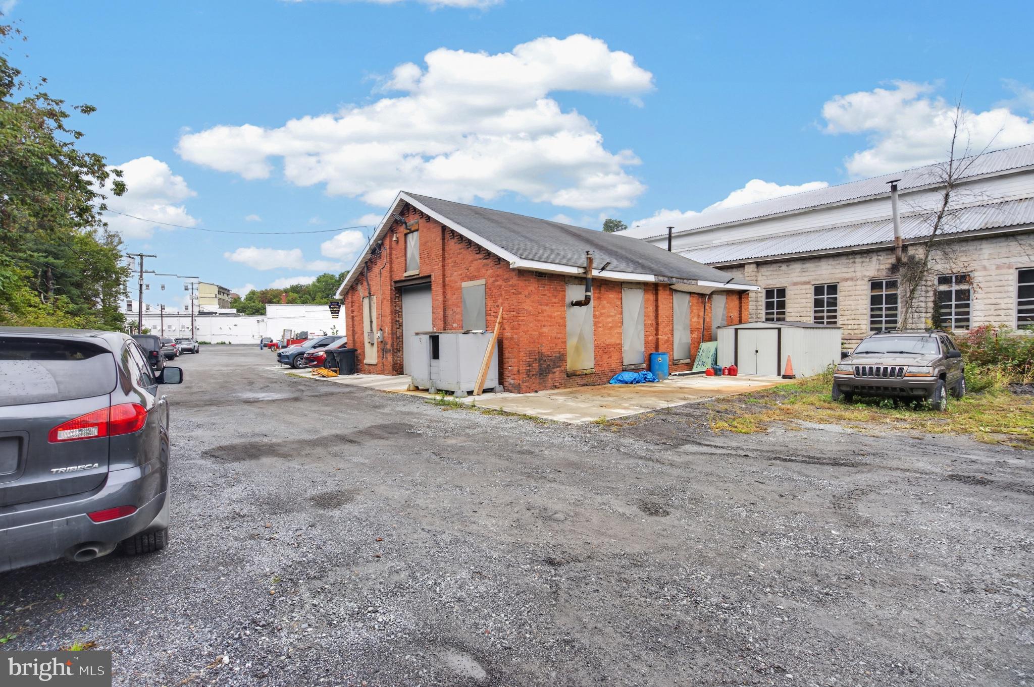 427 E BROAD STREET