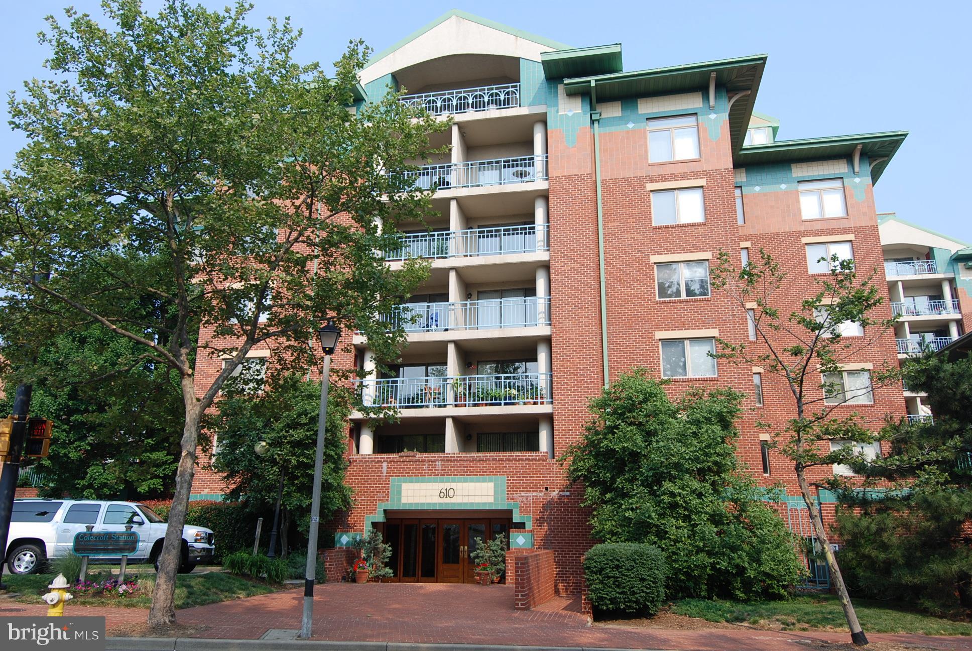 Welcome home to this commuter’s dream in the heart of Old Town Alexandria WITH garage parking and just one block from the Braddock Road Metro! This beautifully updated condo offers modern style and unbeatable convenience. The kitchen features high-end finishes that will impress any home chef, while gleaming hardwood floors and brand-new plush carpet flow throughout the open-concept layout. Both bathrooms have been tastefully renovated, and the in-unit washer and dryer are neatly tucked behind a sleek sliding barn door. Storage is abundant, with ample closet space, even for the most dedicated shoe lover. A covered, secure garage parking spot is included, and the oversized private deck is ideal for morning coffee or evening happy hours.
This location is all about access. With Metro (Blue & Yellow Lines) just a block away, commuting to DC, the Pentagon, or Reagan National Airport couldn’t be easier. You’re also steps from several Metrobus routes and have quick access to I-395, Route 1, and I-495—plus the airport is just 10 minutes away. Enjoy being moments from Old Town’s vibrant shops, restaurants, and cafés, with weekend strolls to King Street, farmers markets, or the Potomac River waterfront. Del Ray and Carlyle House Park are nearby, offering even more to explore. This is truly city living at its finest—walkable, well-connected, and tucked into one of Alexandria’s most desirable neighborhoods.
