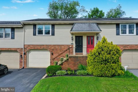 Photo of 606 S Cedar Street, LITITZ, PA 17543 (MLS # PALA2073202)